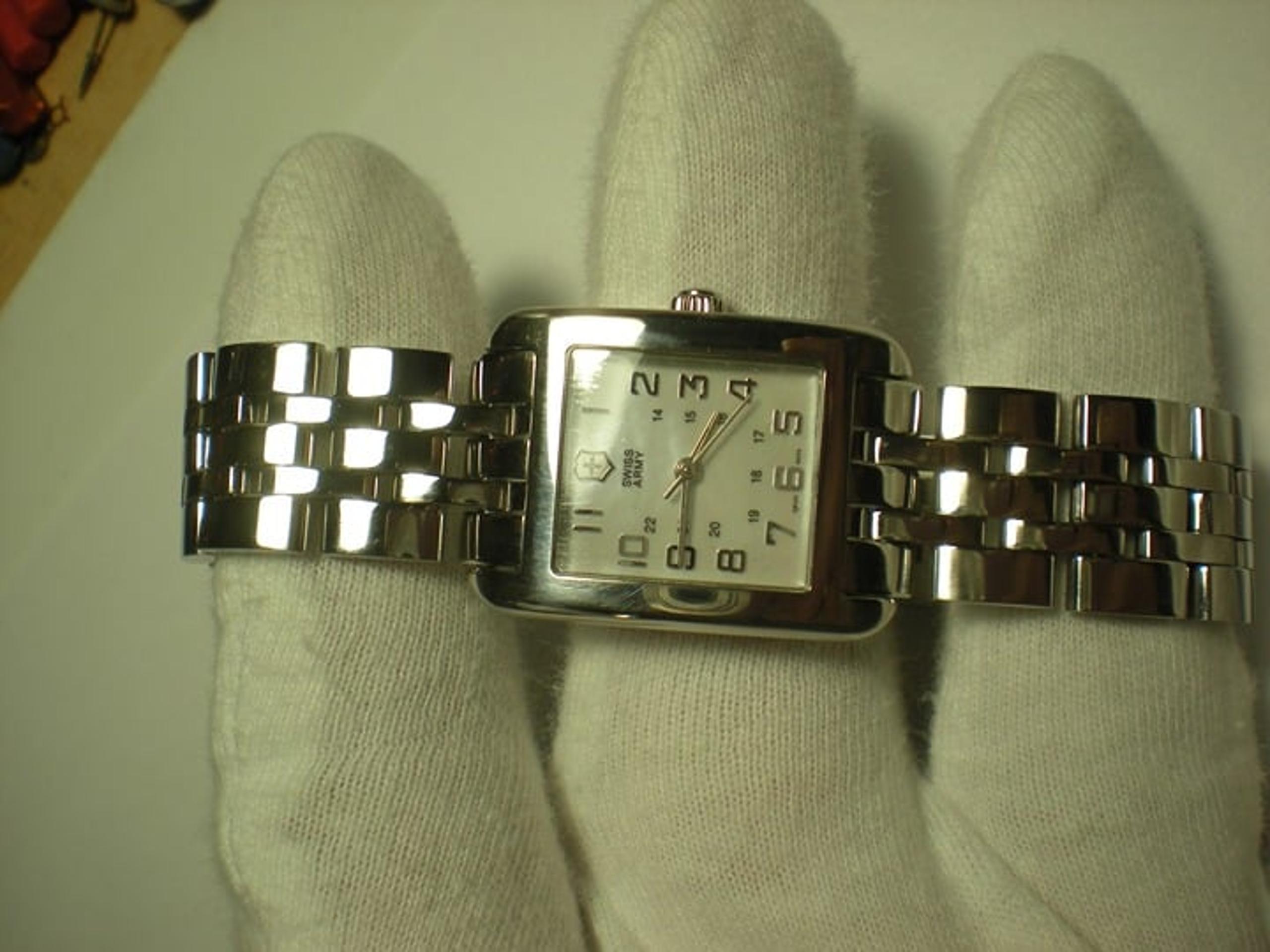 Lady VICTORINOX SWISS ARMY Alliance#24181 Watch Mother-of-Pearl Tank Style jewel