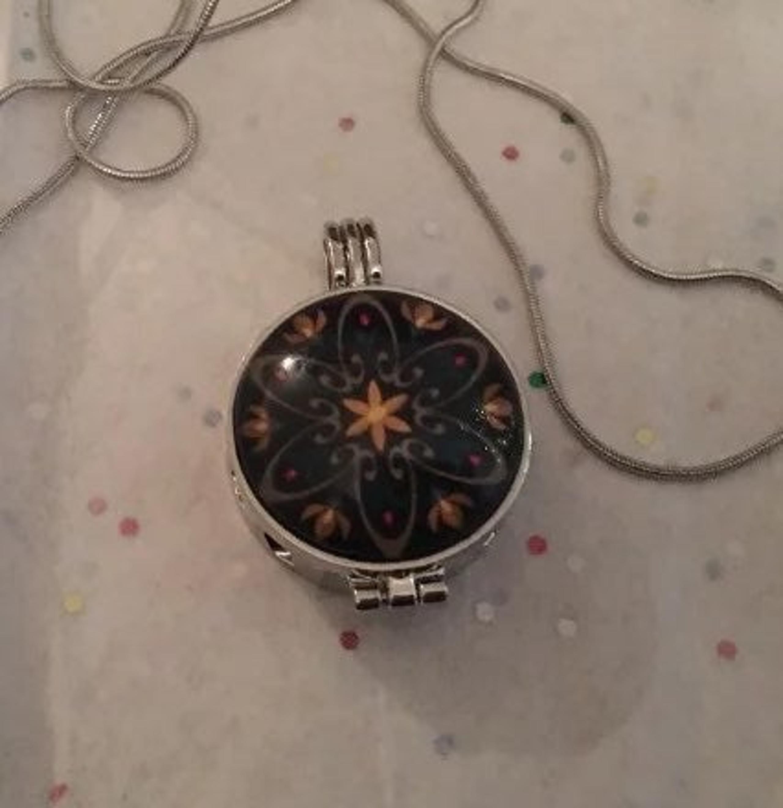 Folk Design EO Diffuser Necklace