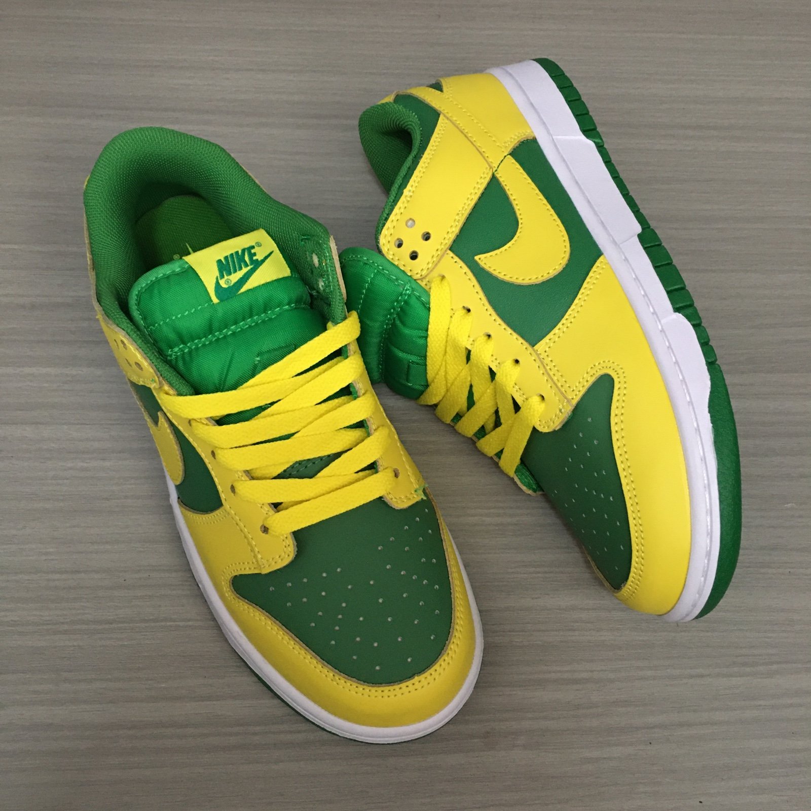 Dunk low men’s size 11us shoes