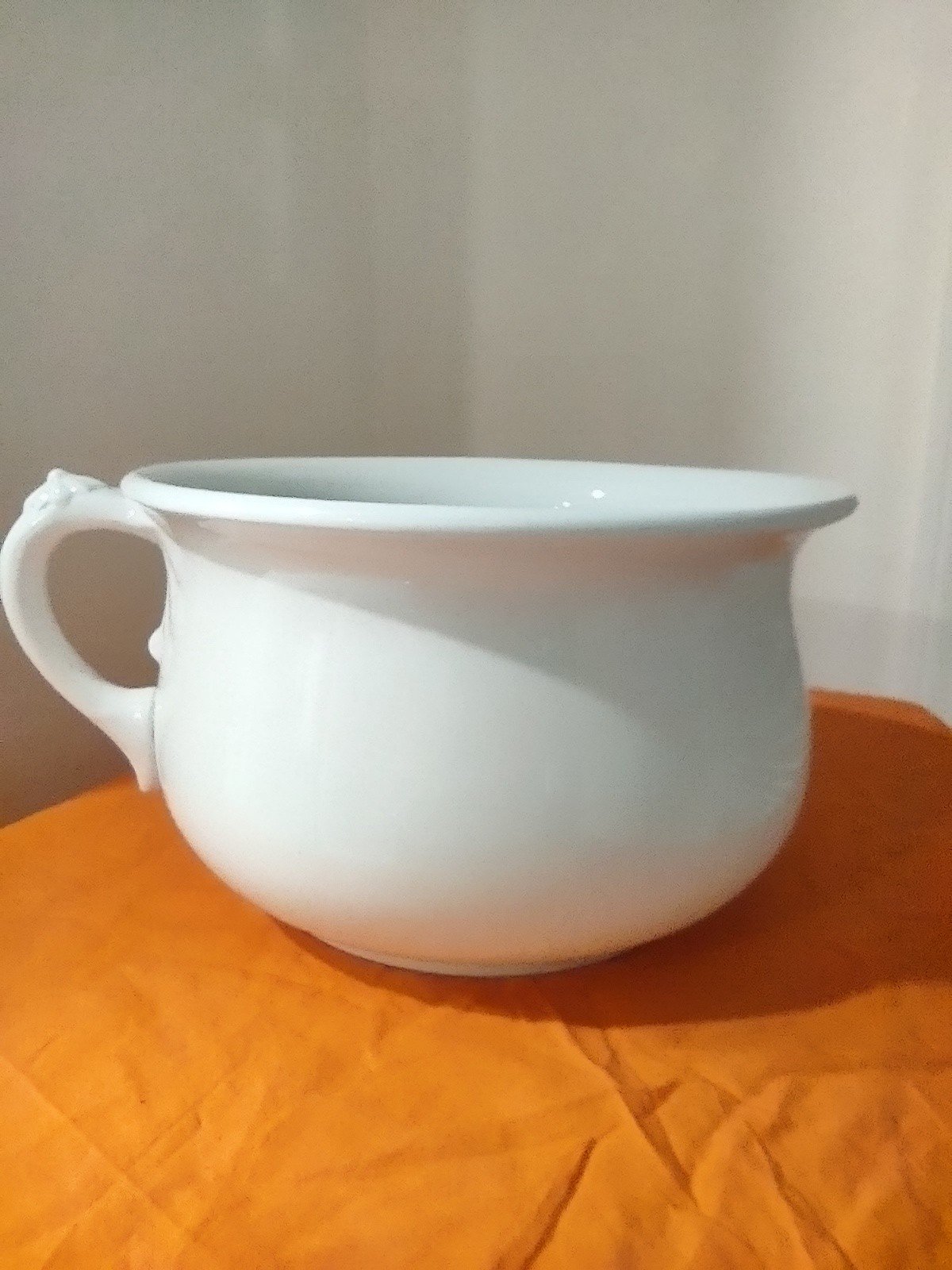 (Tibor)Old White Chamber Pot-Royal Patent Ironstone George Jones & Sons England.
