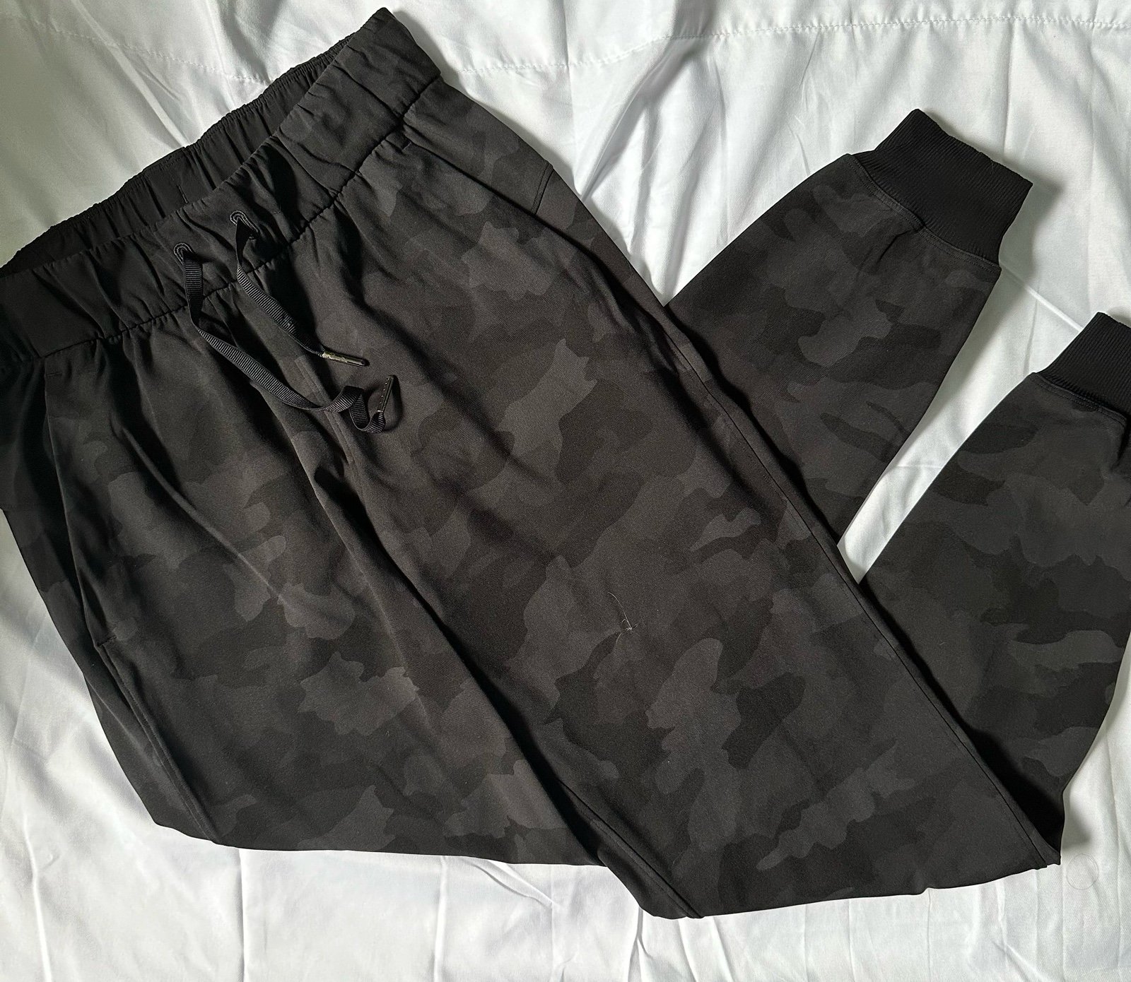 Women's Lululemon jogger size 2
