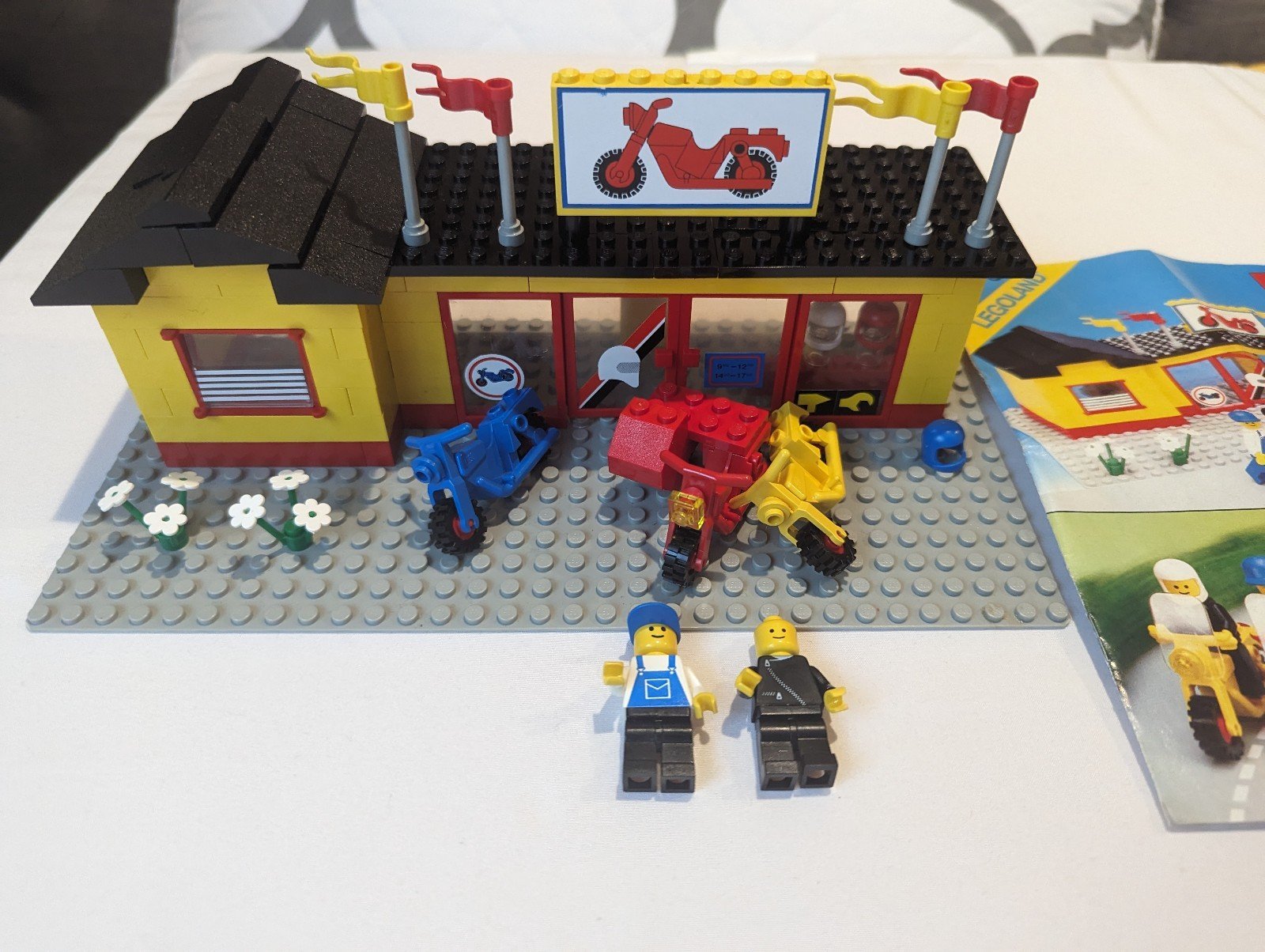 LEGO 6373 Motorcycle Shop Vintage with Instructions