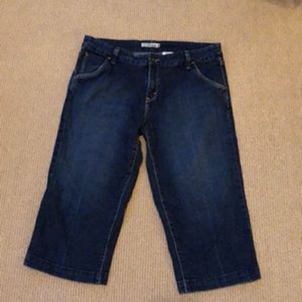 Women’s Levi blue capris jeans shorts.