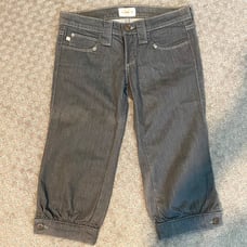 Like new Frankie B low rise denim capris