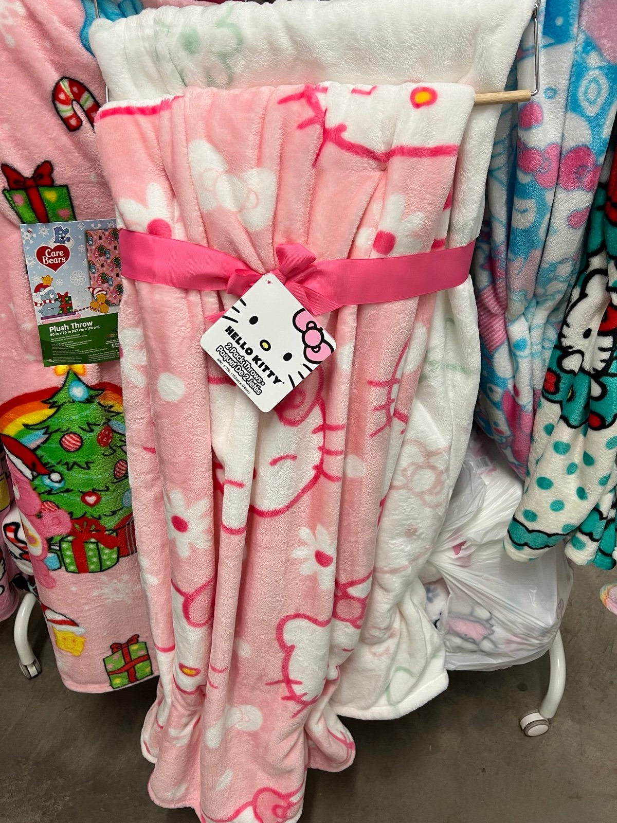 Hello kitty double pack spring blanket
