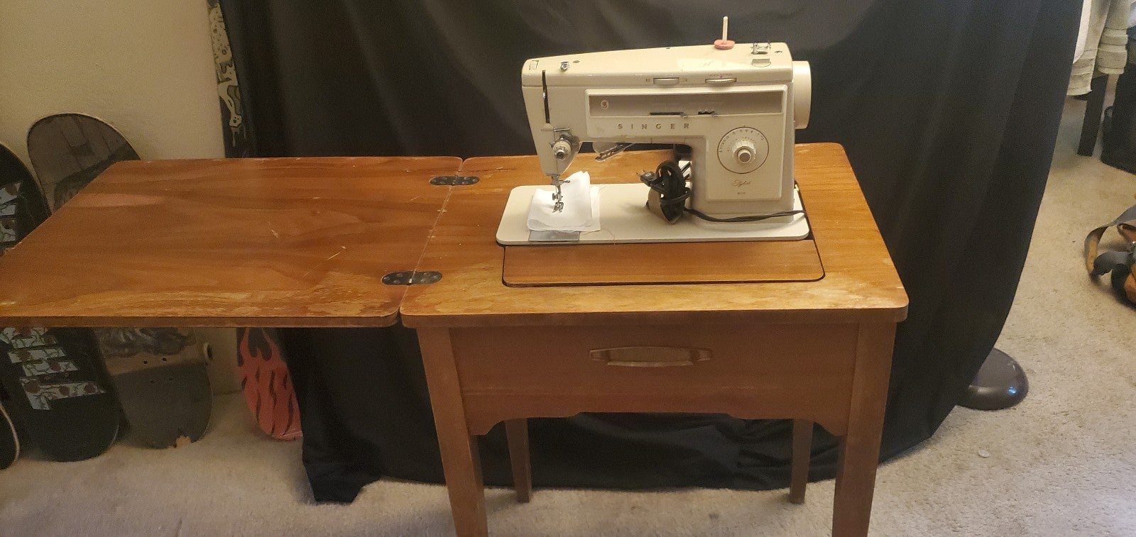 Singer stylist 513 w cabinet/table