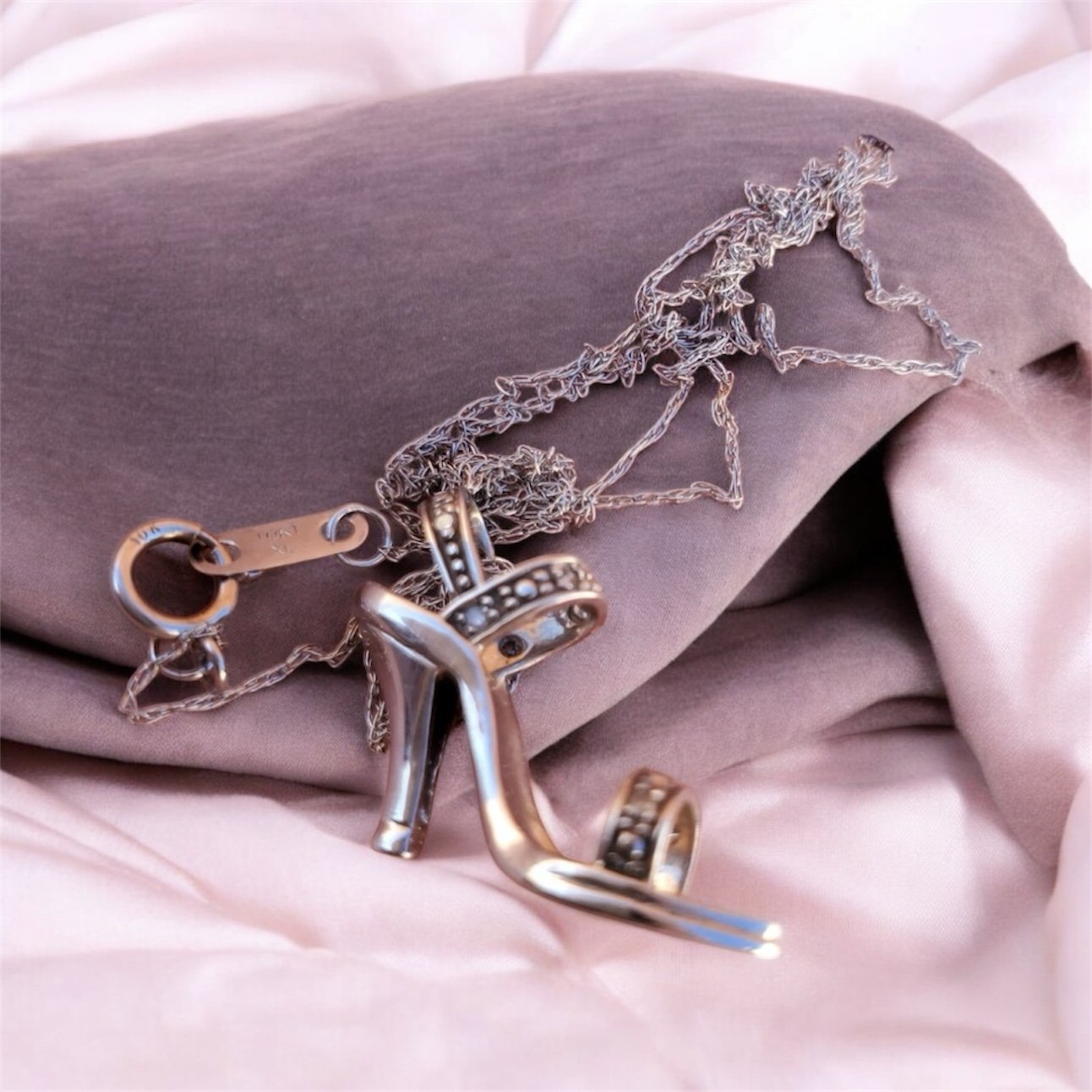 Vintage 10K white Gold Stiletto High Heel Shoe Diamonds Necklace W chain