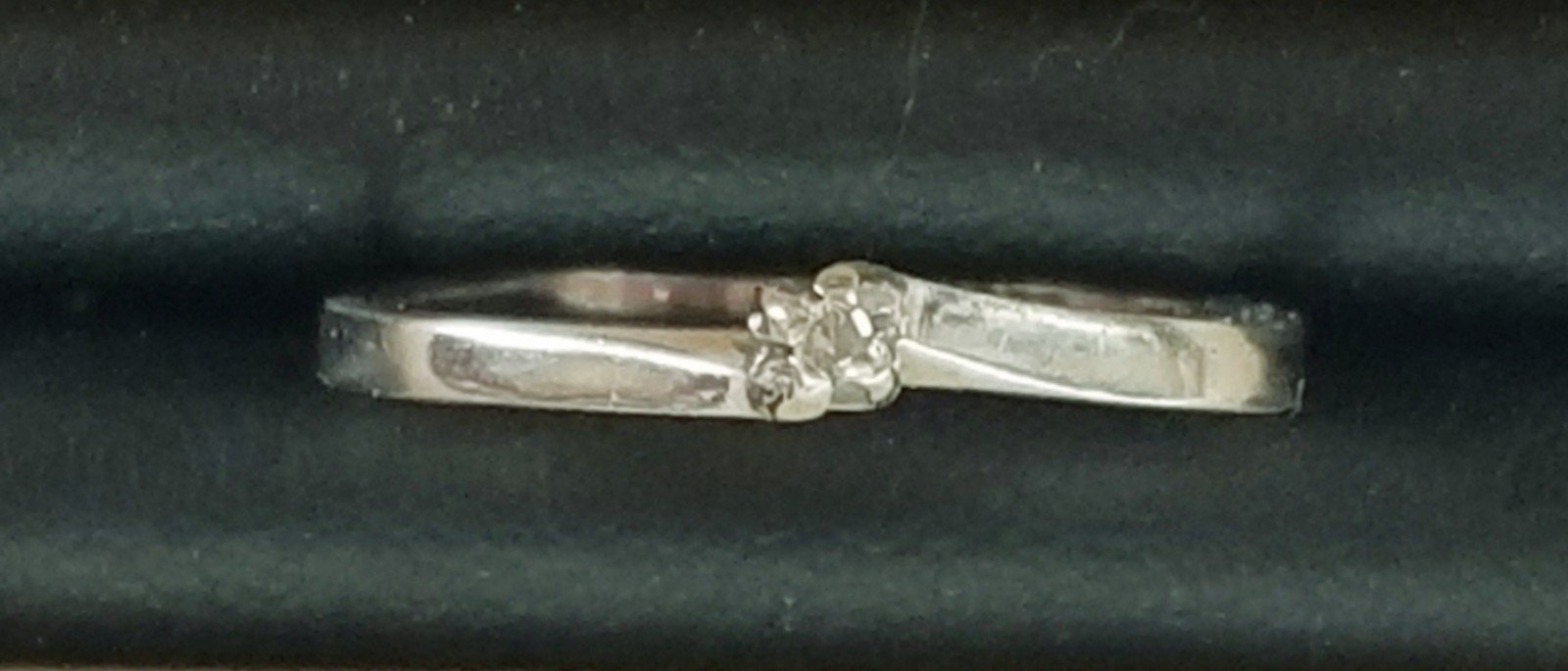14K White Gold Diamond Ring