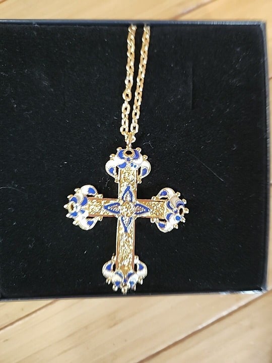 SMITHSONIAN INSTITUTION Gellatly Cross Necklace ONLY 1997 AVON