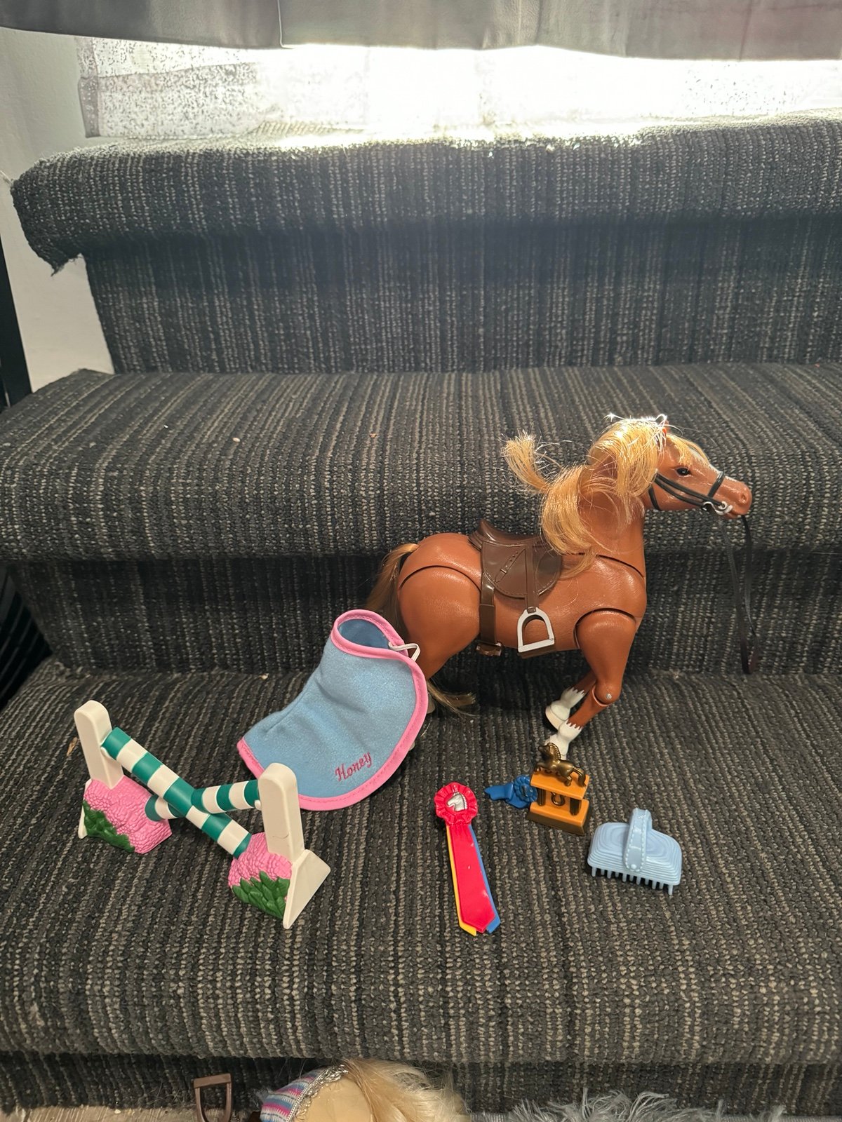 Fisher Price Loving Family Dollhouse JUMPING HORSE Honey 2001 Rare