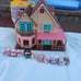 Calico Critters Li'l Woodzeez Honeysuckle Hillside Cottage House +Figurines