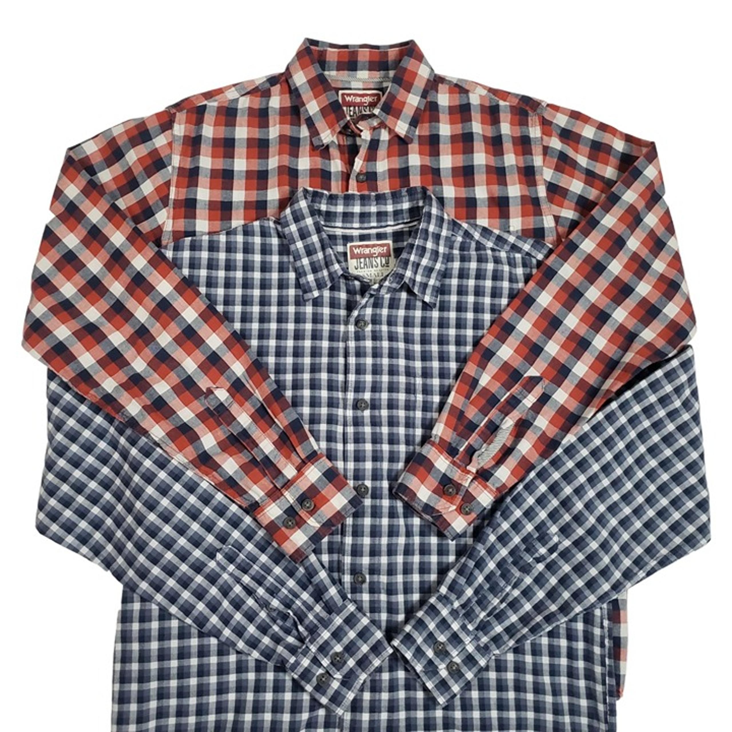 Lot of 2 Wrangler Mens Small Button Up Shirts Plaid Cotton Long Sleeve Blue Red
