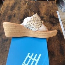 NEW Women Italian Shoemaker Angeles Natural Multi Color Sandals. Size 10.