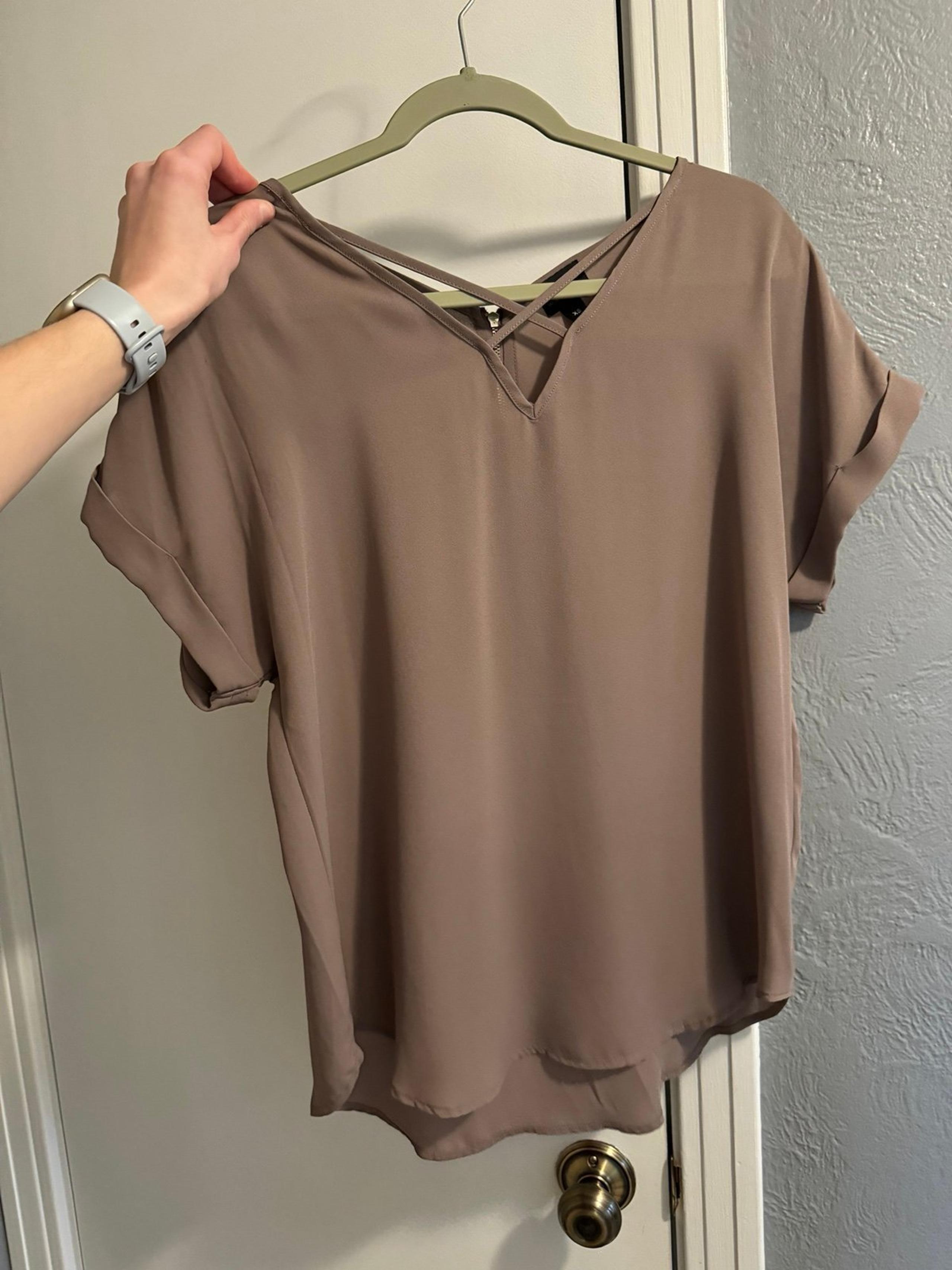 Blouse top | size XS, light mocha brown, short sleeve, zipper back closure
