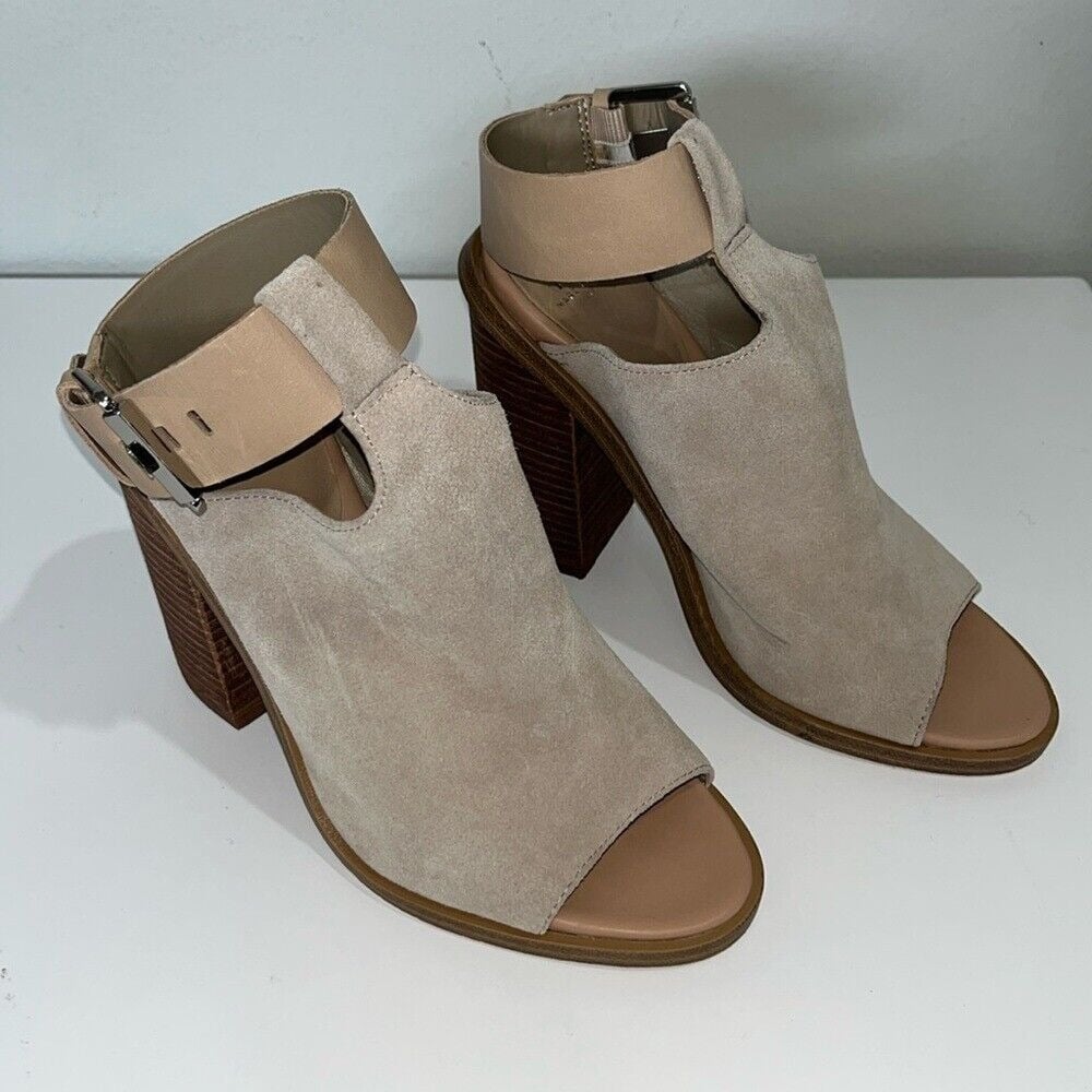 Marc Fisher Women's Beige Vashi Suede Stacked Heel Ankle Strap Sandals Sz 7