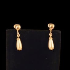 Vintage Sarah Coventry signed faux pearl drop clip on earrings 2438