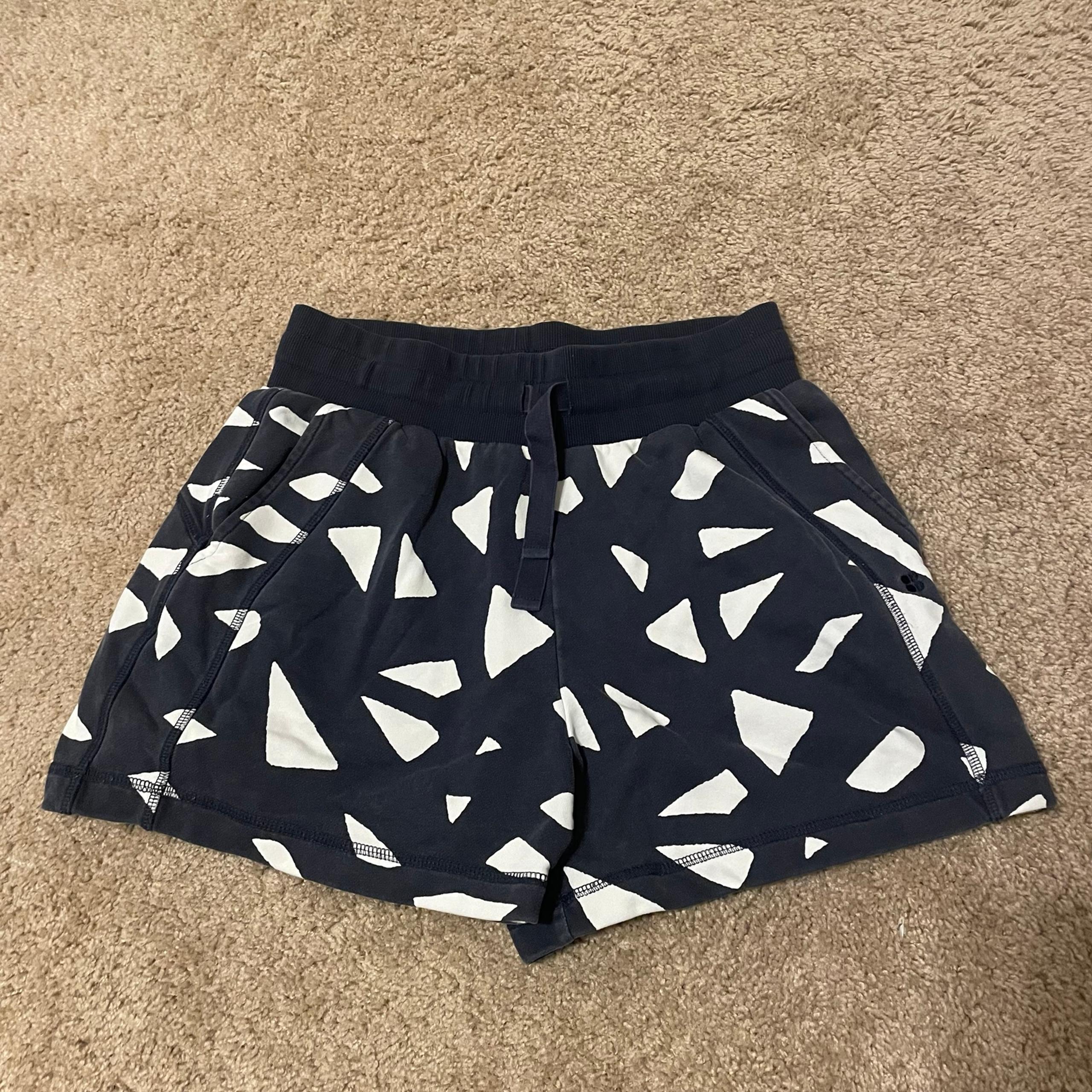 Women’s Sweaty Betty Navy Blue and White Shorts Sz 8
