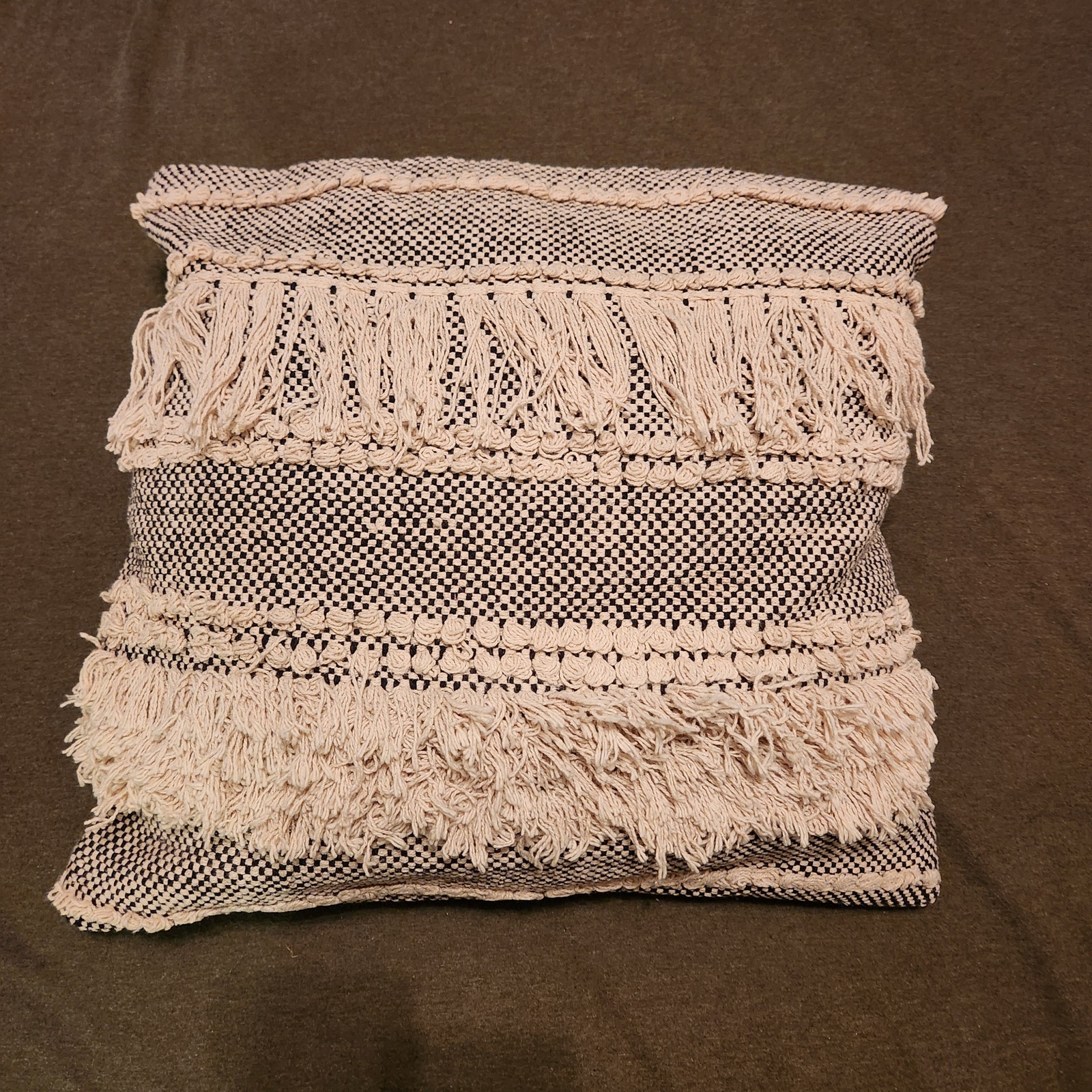 KIRKLANDS Throw Pillow 20 x 20 x 5 Boho Black Natural Chunky Knit Knotted Fringe