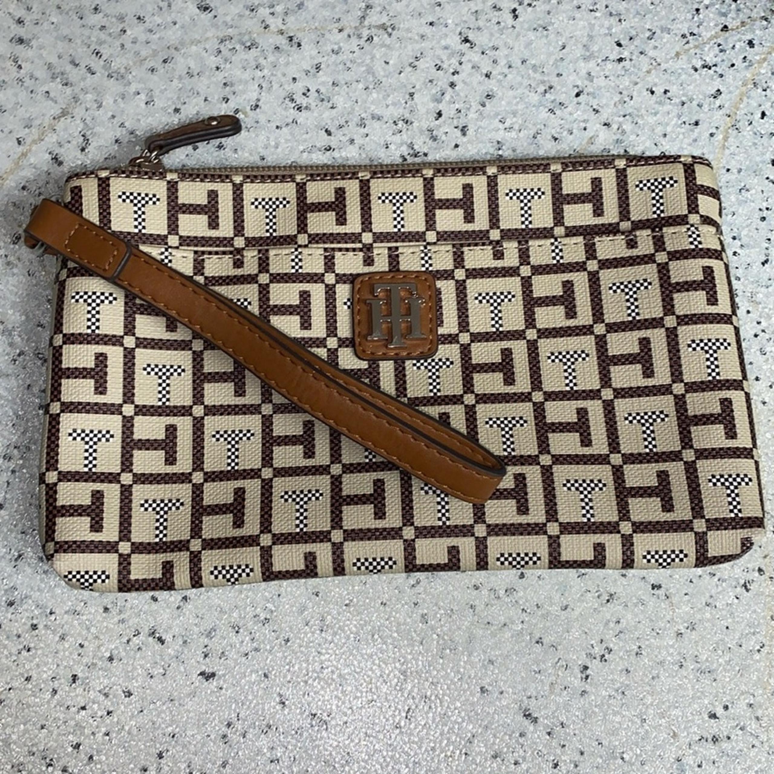 Tommy Hilfiger Women’s Wallet