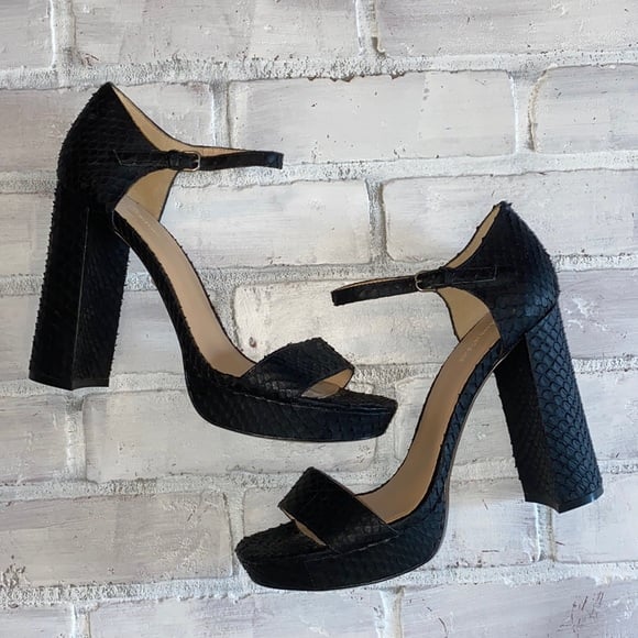 POUR LA VICTOIRE Yvette Black snakeskin Platform Sandals Size 10