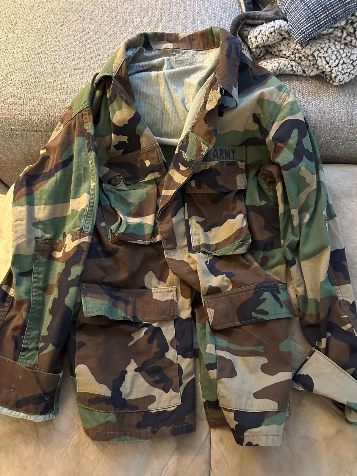 Men's medium camo US Army Military Jacket