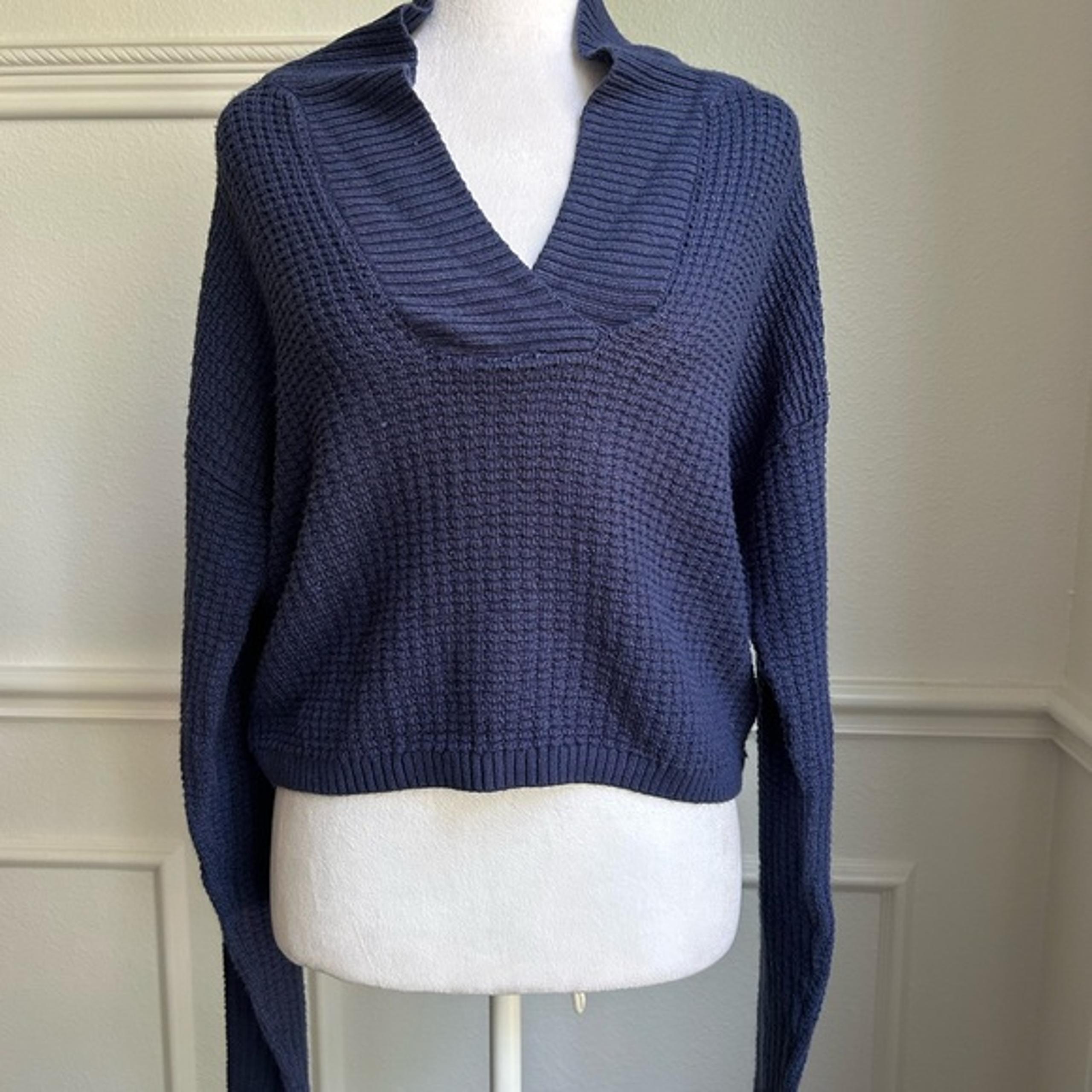 Urban Outfitters Blue V-Neck Cropped Sweater with Thermal Knit, Size L