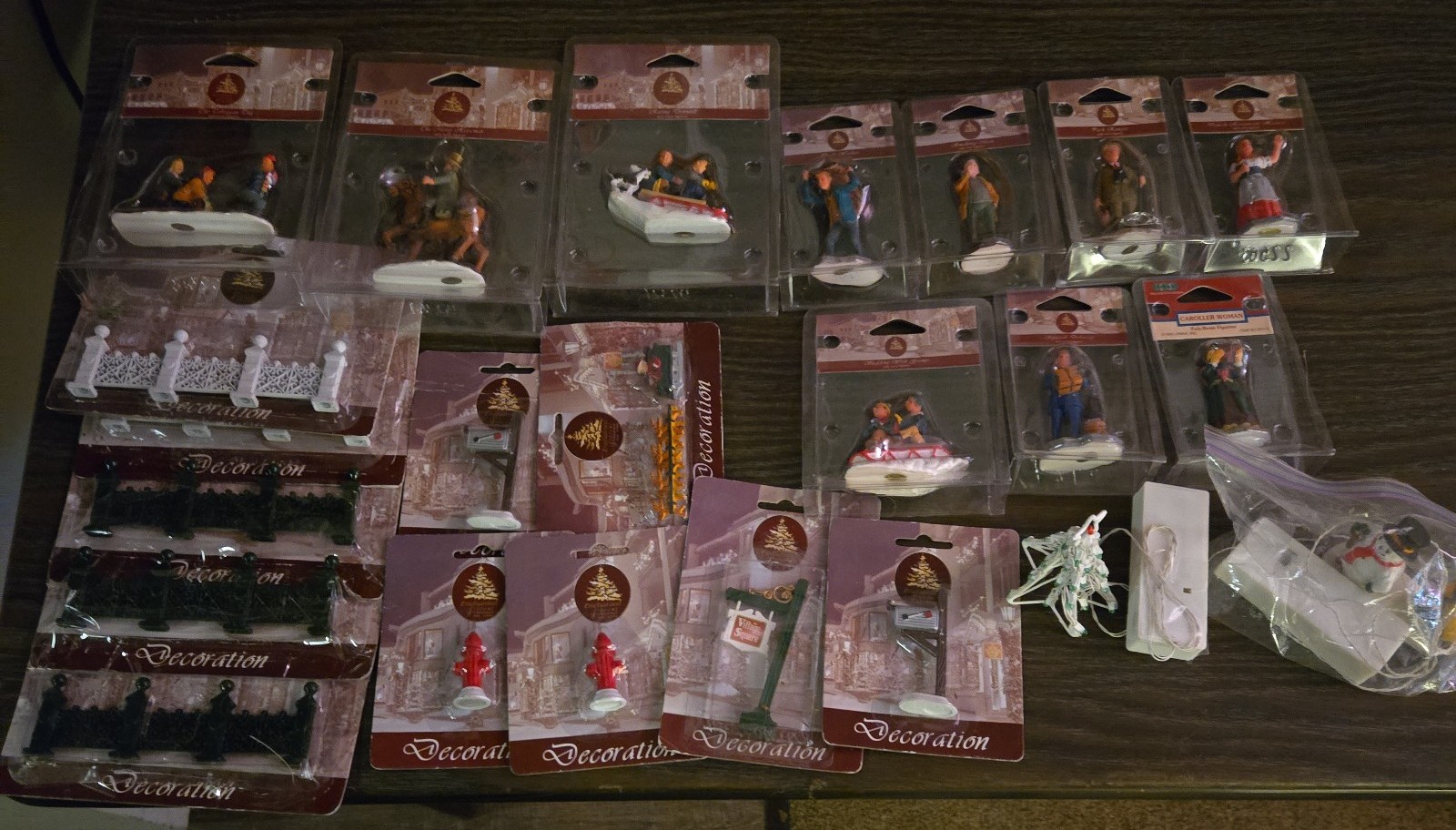 Lot of 22 Enchanted Forest Christmas Figurines 2002.