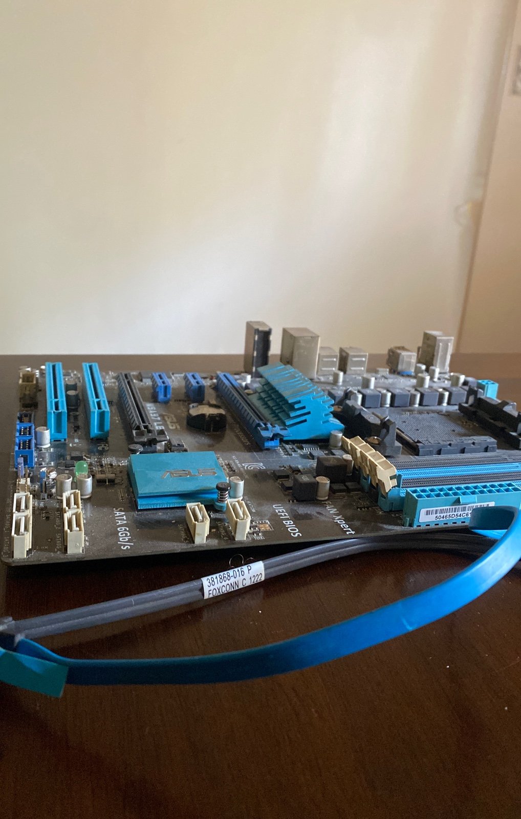 ASUS M5A97 R2.0 and 2 data cables