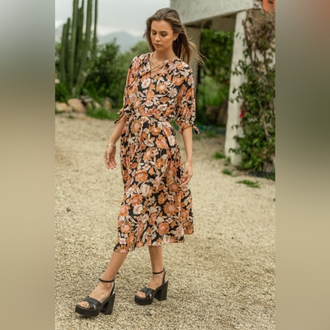 Böhme Kinsley Floral Short Sleeve V-Neck Women's Midi Dress (Size M)