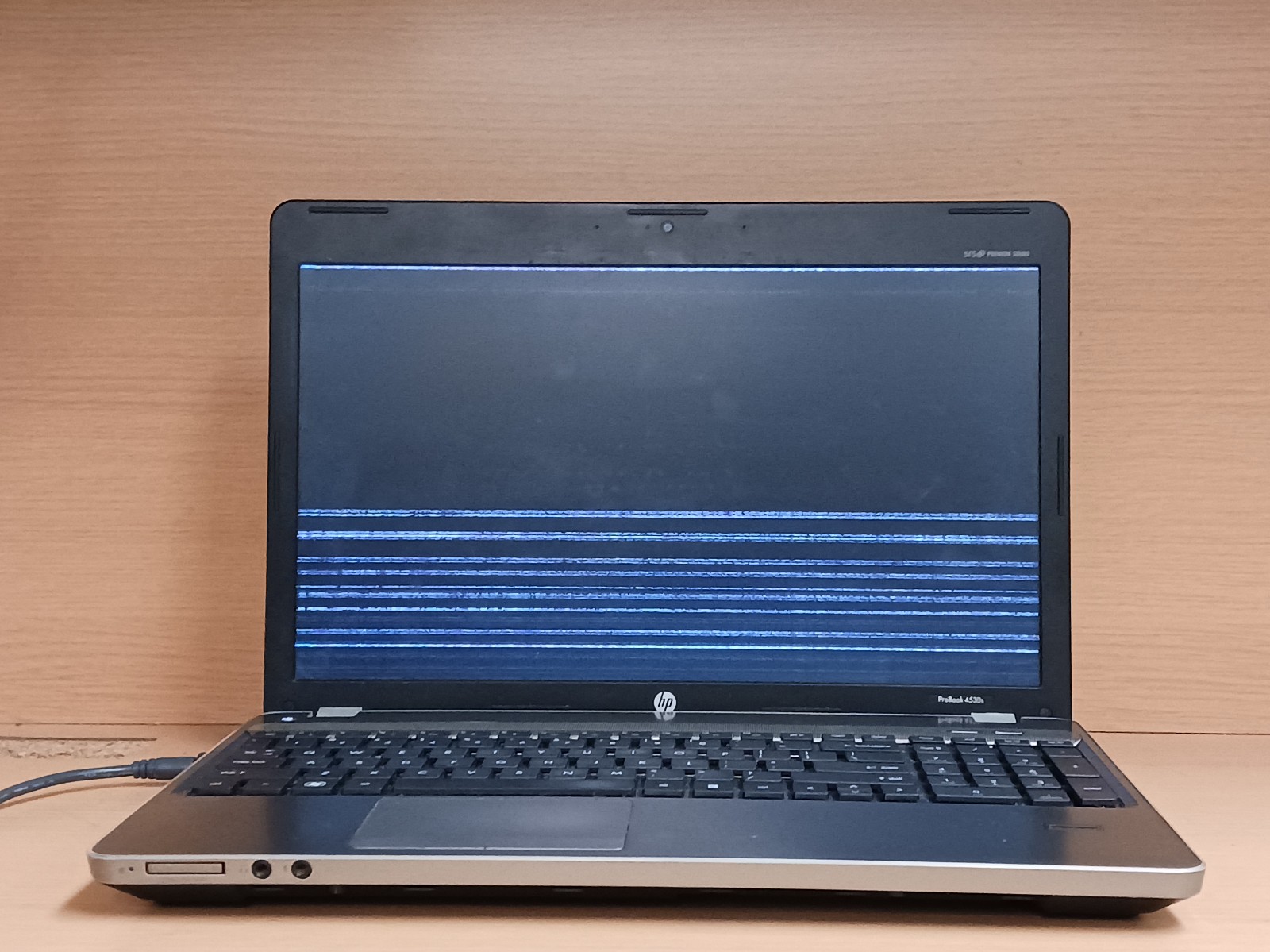 HP ProBook 4530s Laptop No HD/OS/Battery Bad Screen Intel Core i3 8 GB RAM FPONW