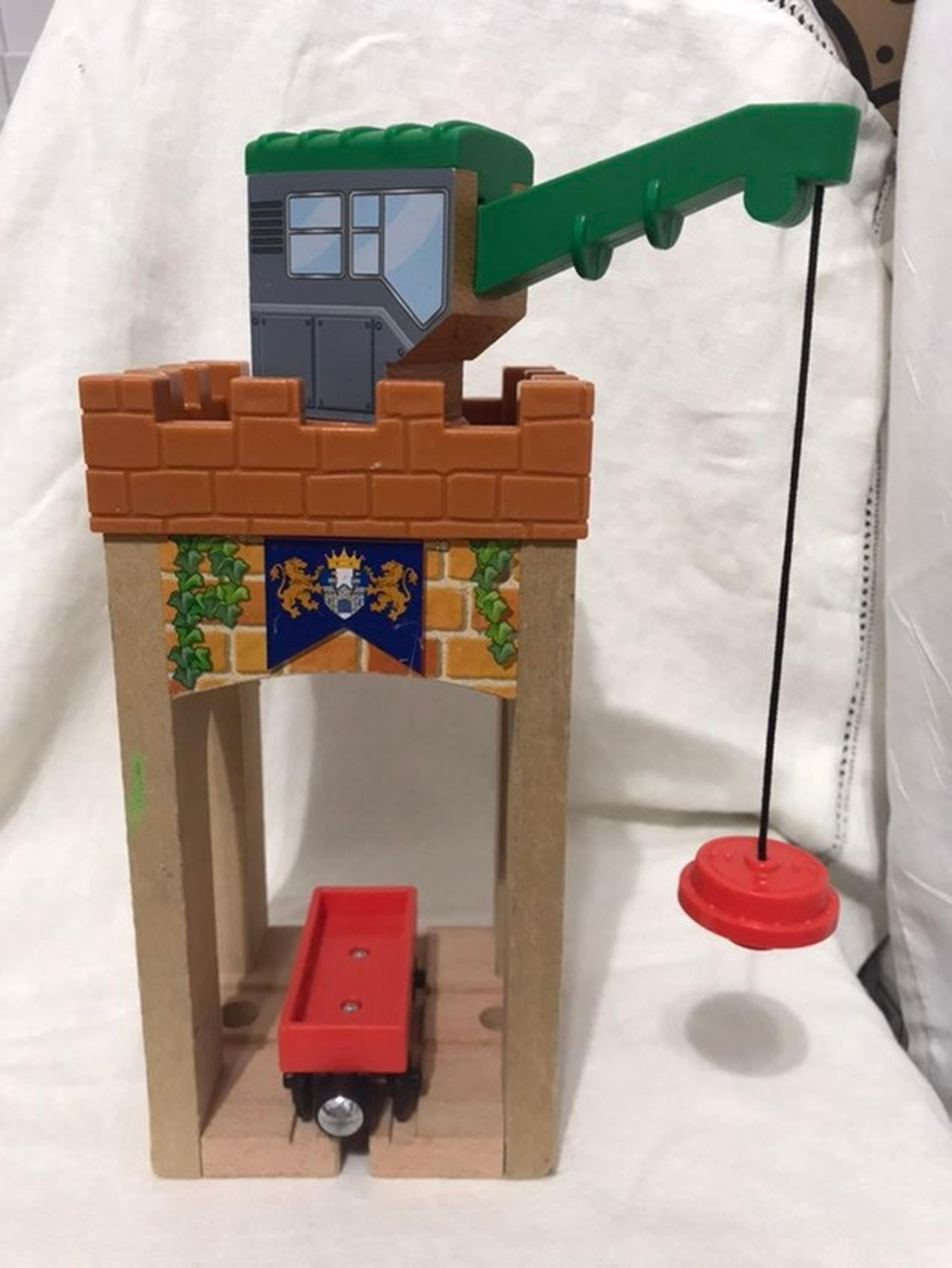 THOMAS & FRIENDS WOODEN RAILWAY CASTLE CRANE KING OF THE RAILWAY
