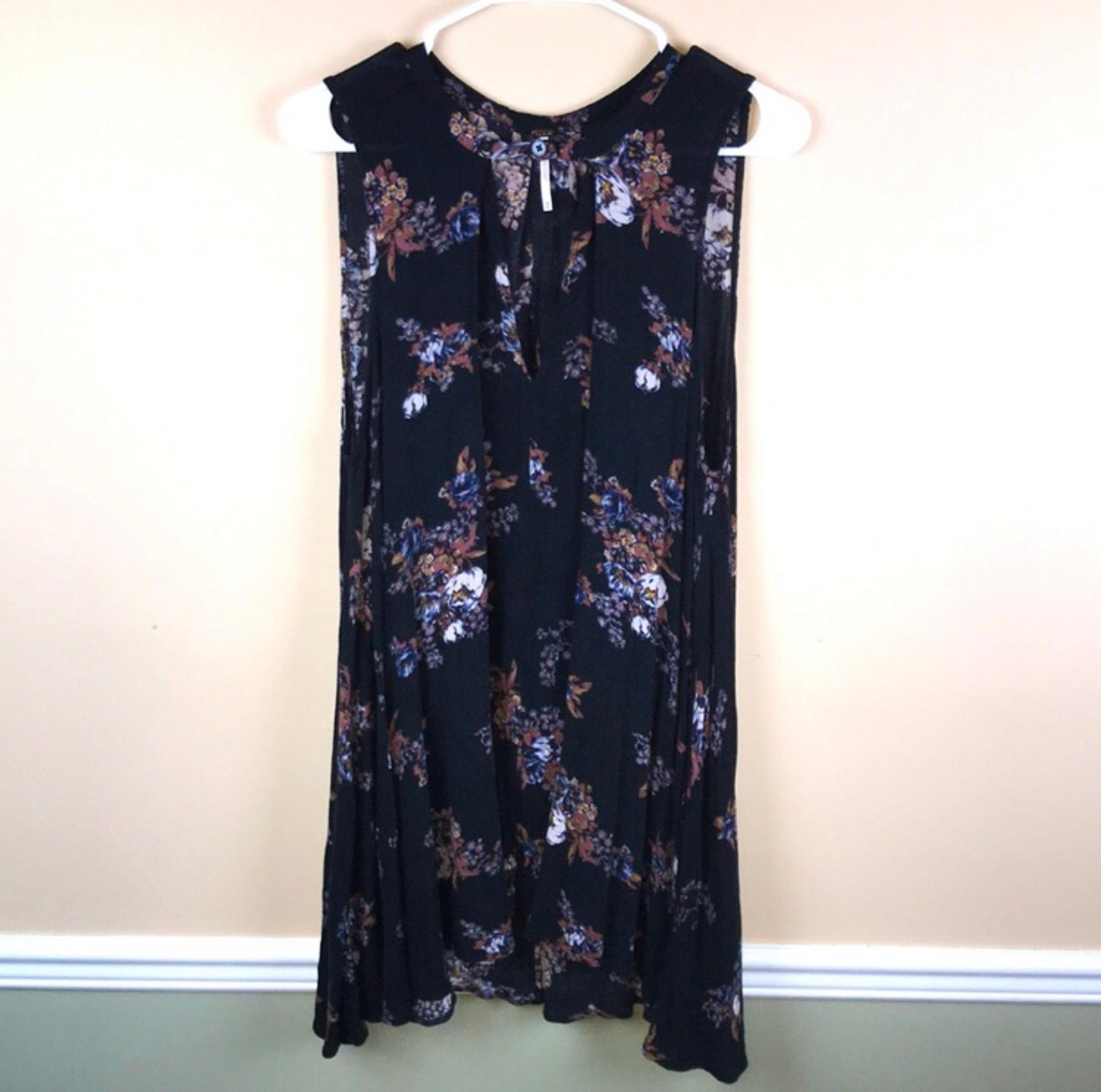 Free People Women’s Floral Bohemian V-Neck Button Closure Hi-Low Hem Tunic Dress