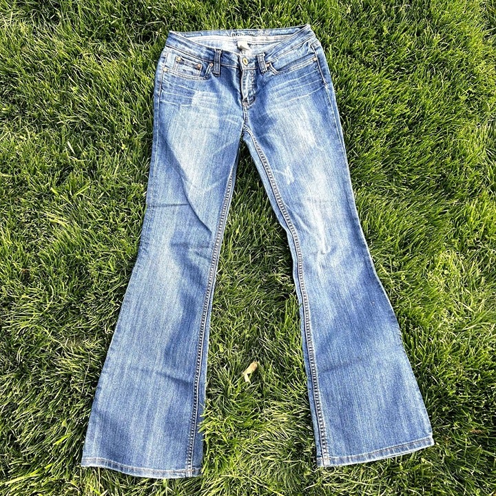Refuge Bellbottom Jeans Bootcut Casual Denim Blue Solid Medium Wash Womens Sz 7L Refuge Bellbottom Jeans Bootcut Casual Denim Blue Solid Medium Wash Womens Sz 7L