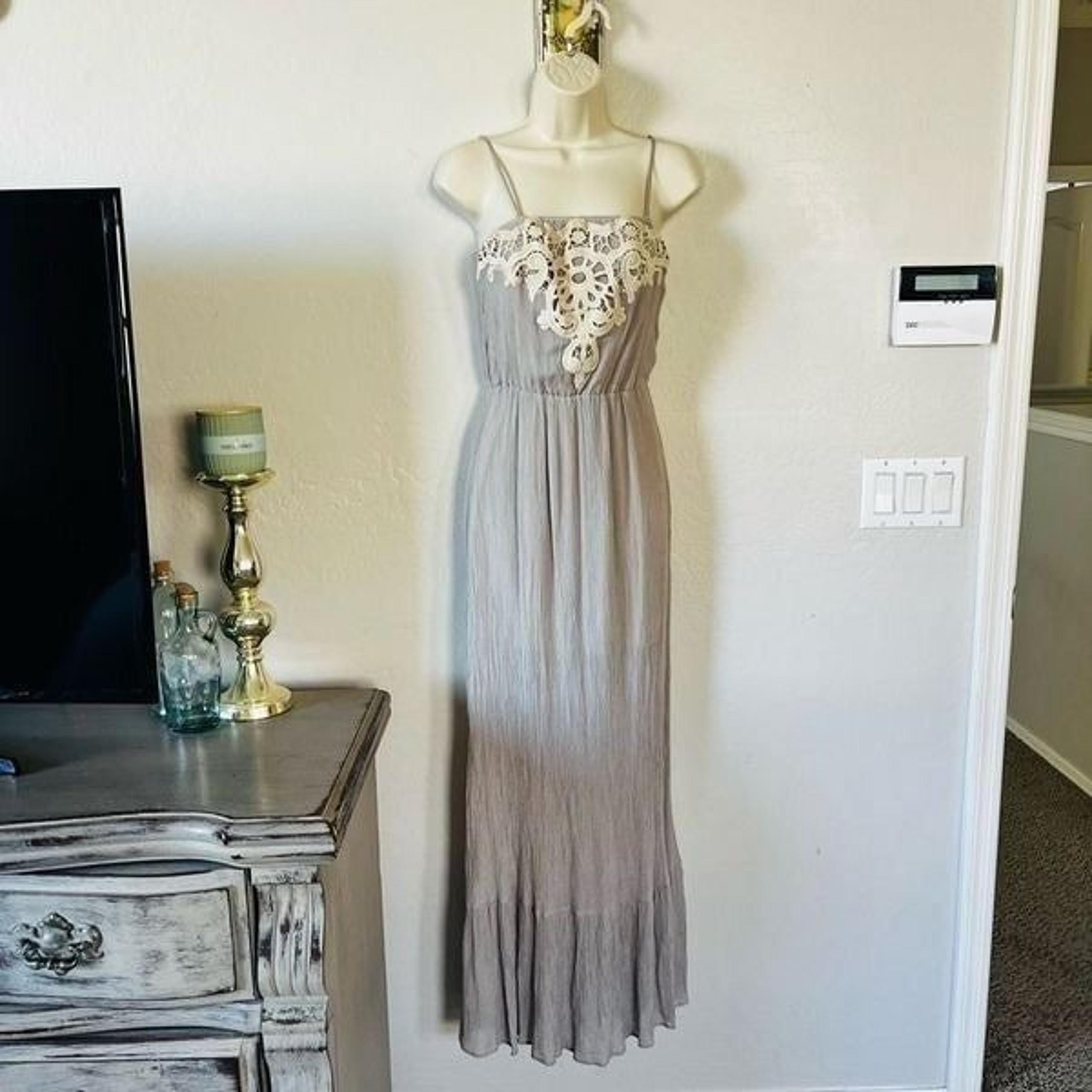 LC Lauren Conrad gray with cream crochet front maxi dress partially lined XS lon