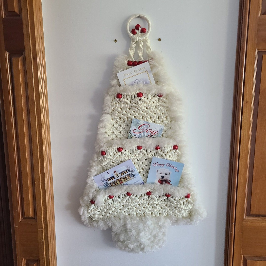 Macrame Merry Christmas Tree Greeting Card Holder Wall Hanging Vintage 1970s