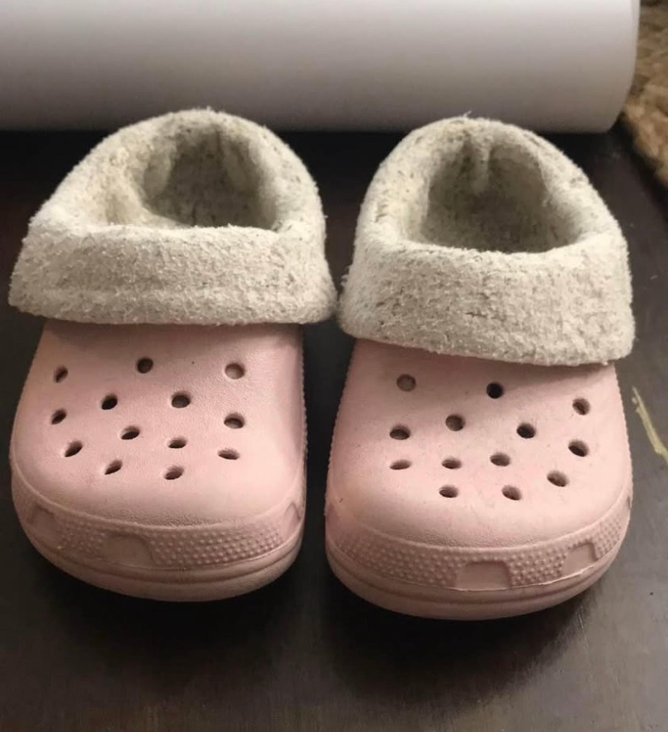 Size 8/9 Shoes - Crocs