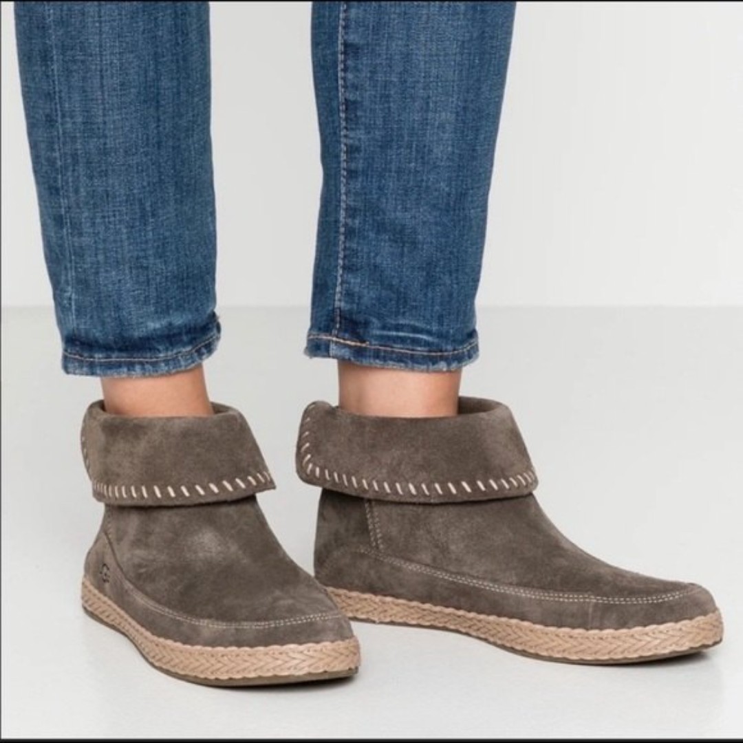 UGG Varney Casual Boots size 6
