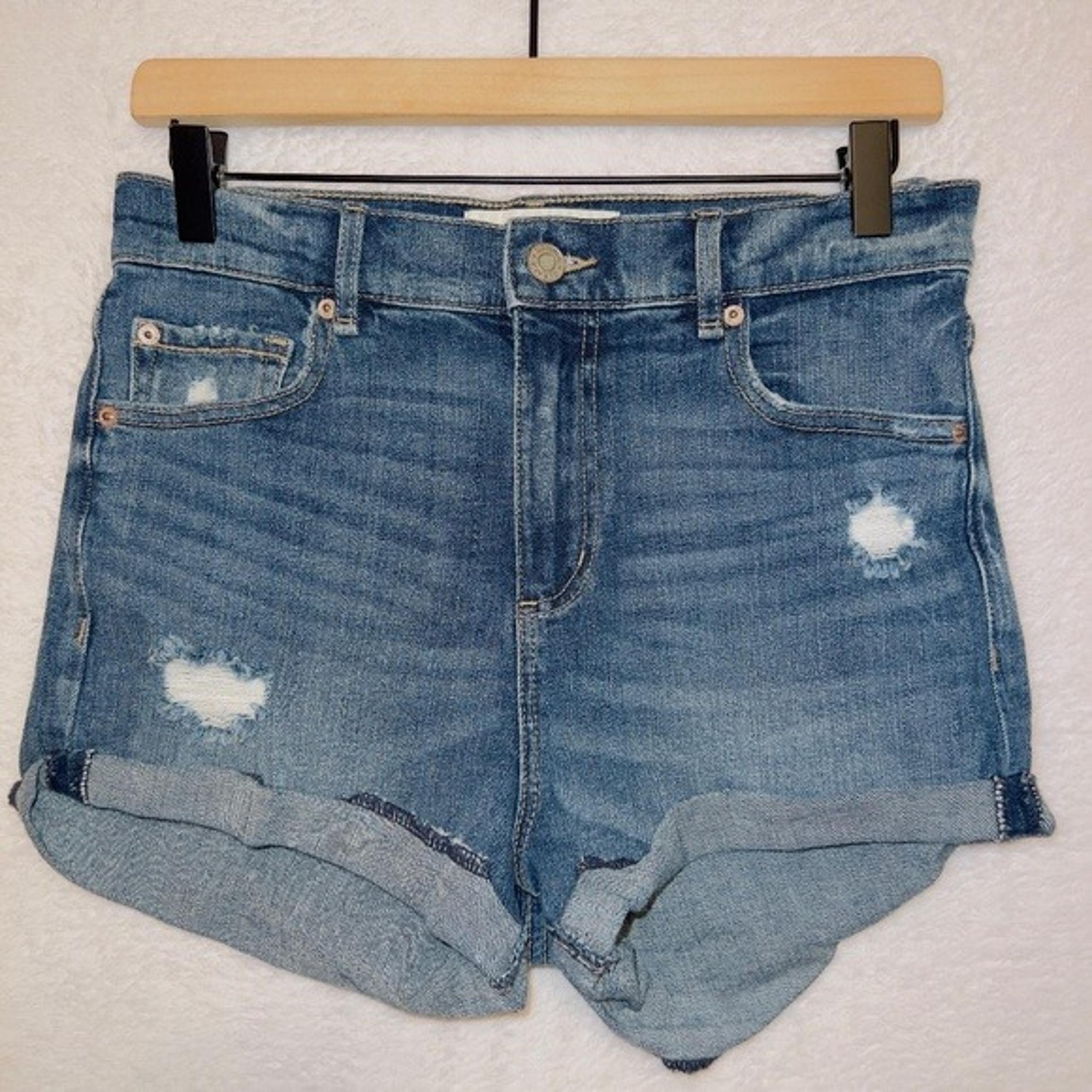 Garage Medium Wash Denim The Retro High Waist Stretch Waist Shorts size 7