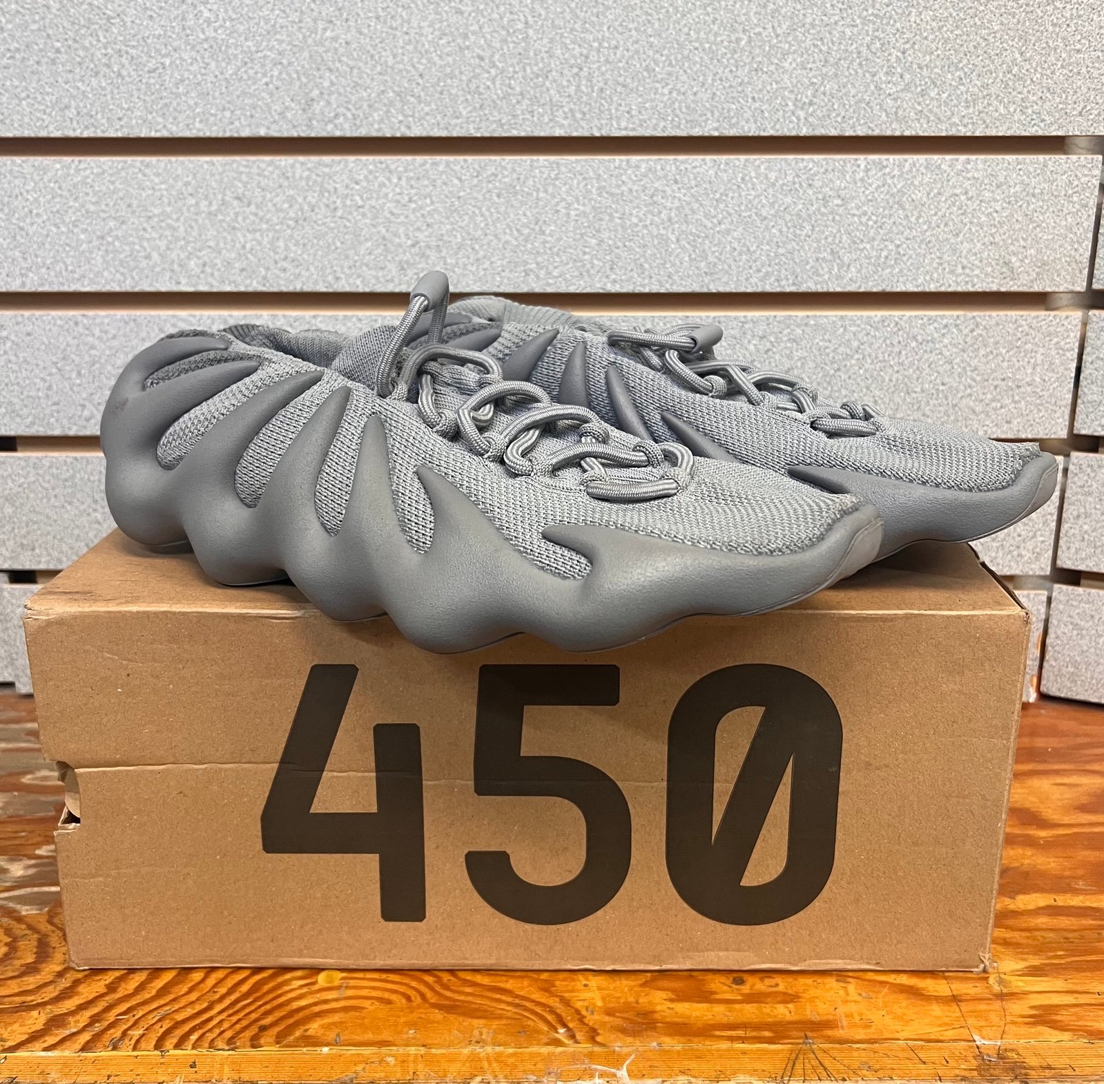 Yeezy 450 Stone Grey ( Size 13 )