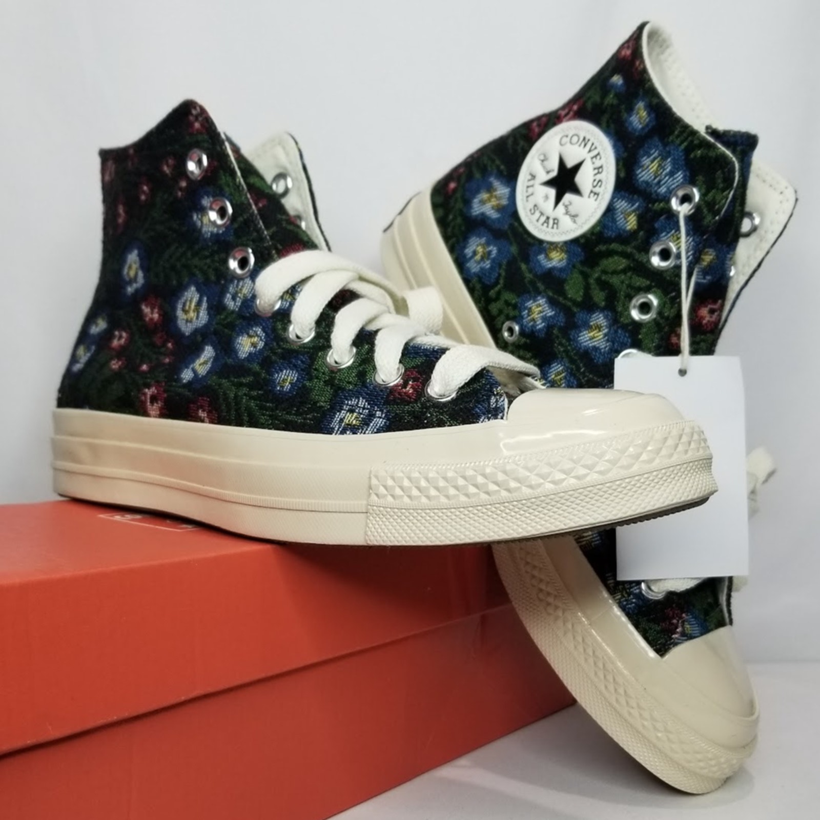 Converse Women's CTAS Lift Platform Tapestry Hi Tops Size 9.5 A11990C NWT