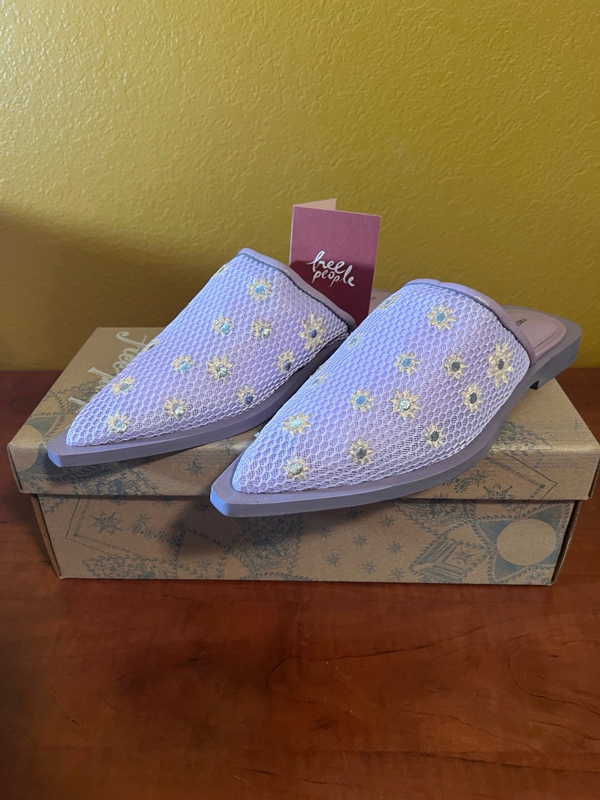Free People Flat Shoes Womens 8.5 Becky Daisy Mules Embroidered Flowers PURPLE
