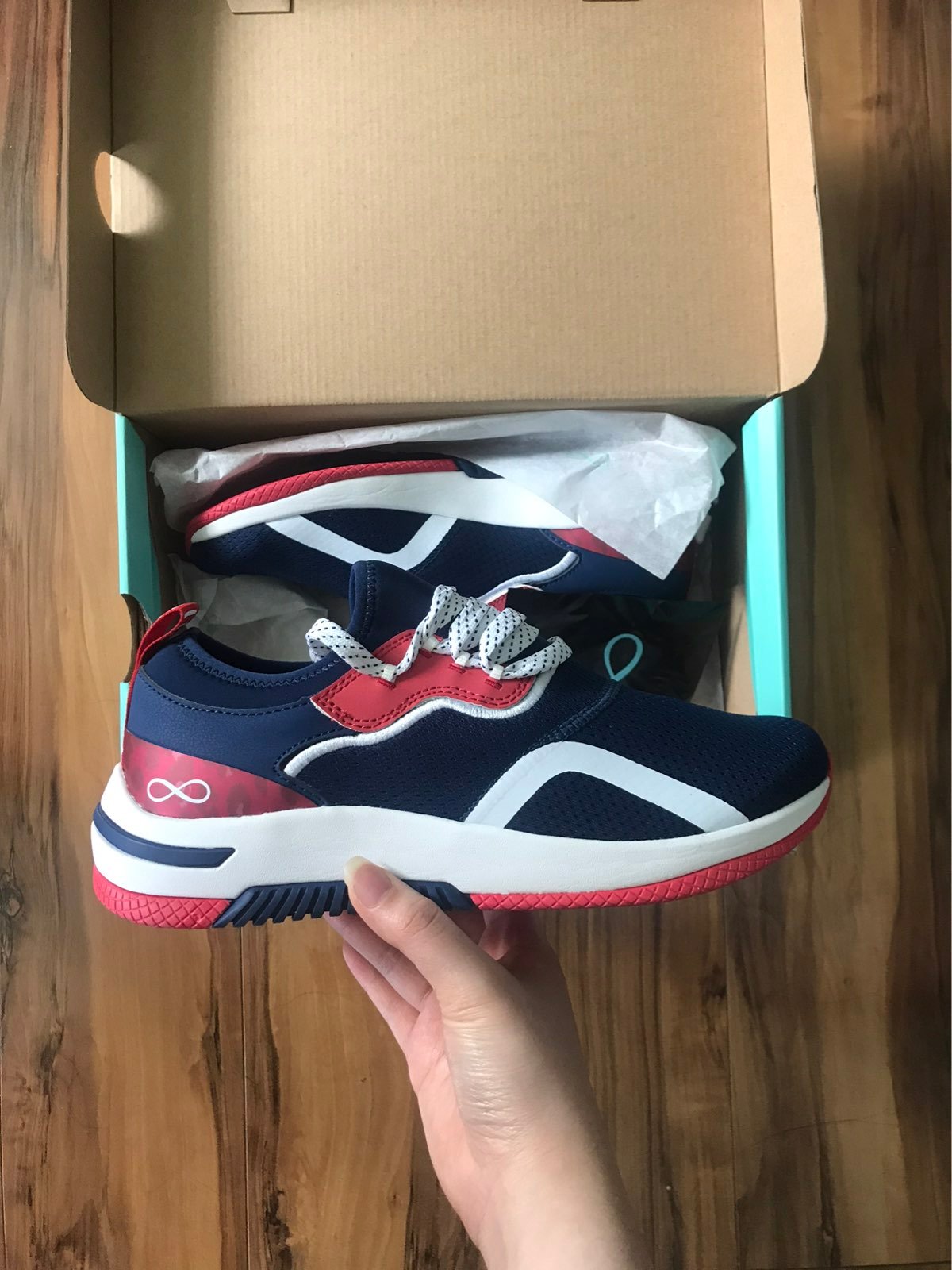 Women Infinity by Cherokee Footwear Size 9