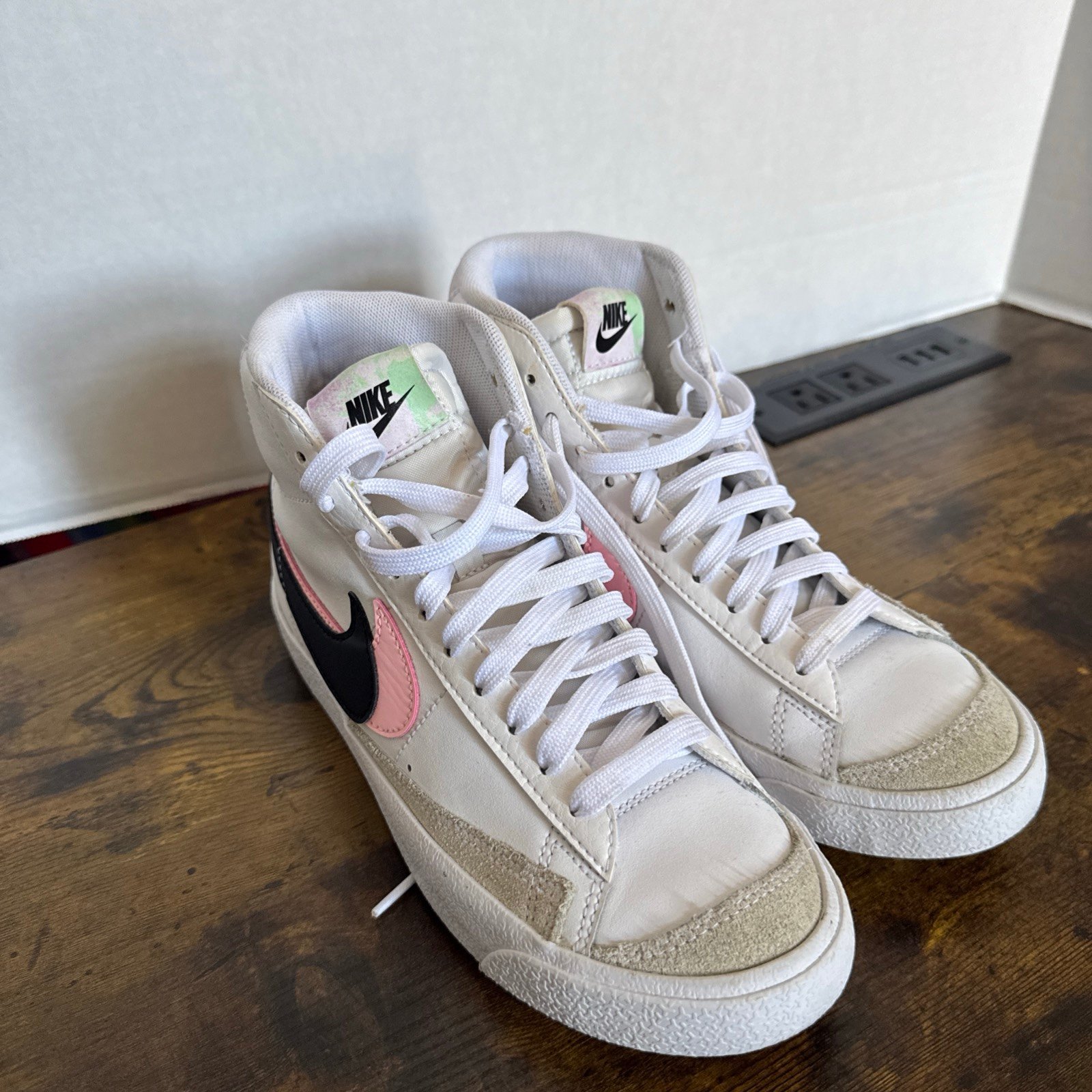 Nike Blazer Mid 77 SE GS White Arctic Punch DD1847-101 EUC Size 5Y Youth