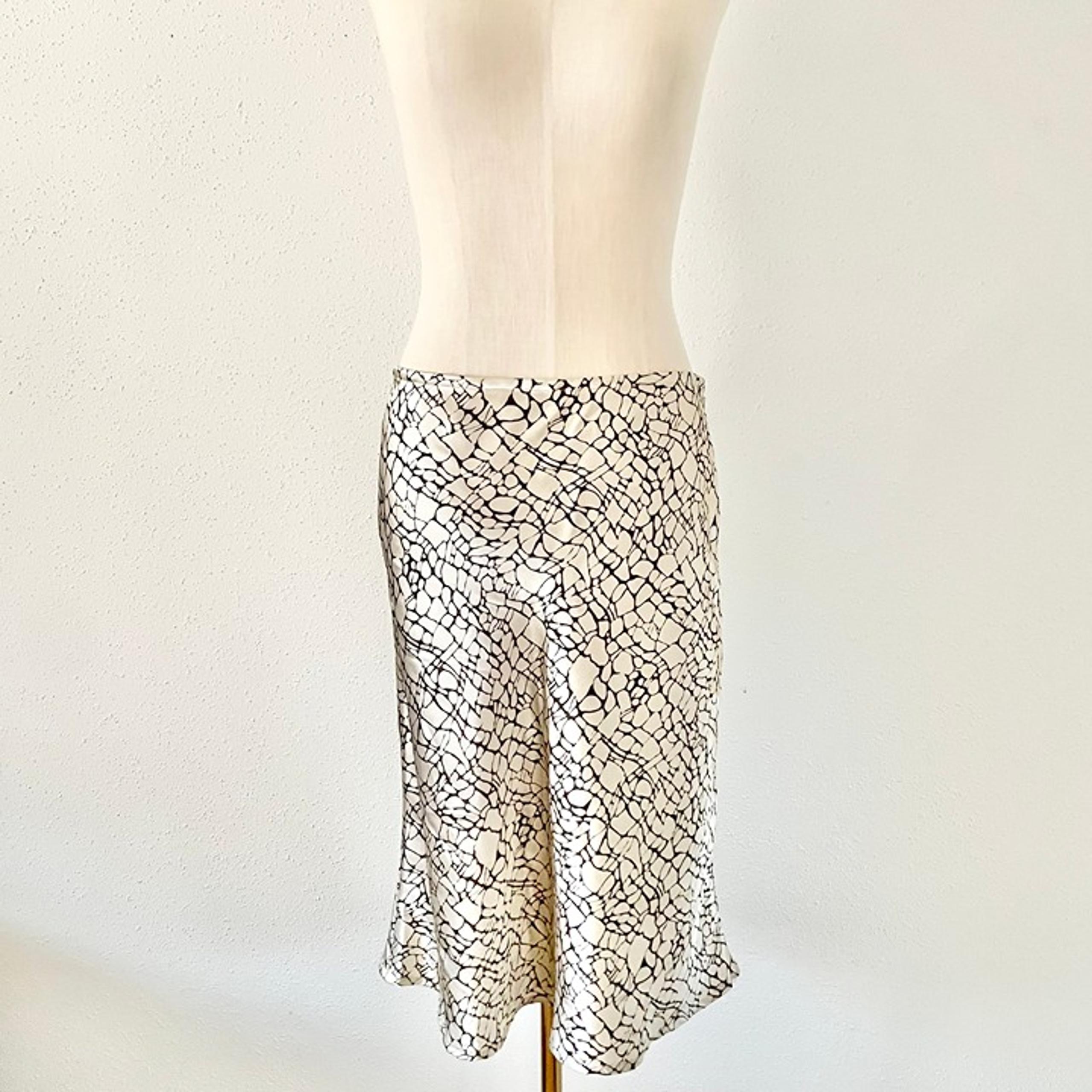 OLD NAVY Women's Cream/Brown Animal Print Satin A-Line Knee Length Skirt Size 6