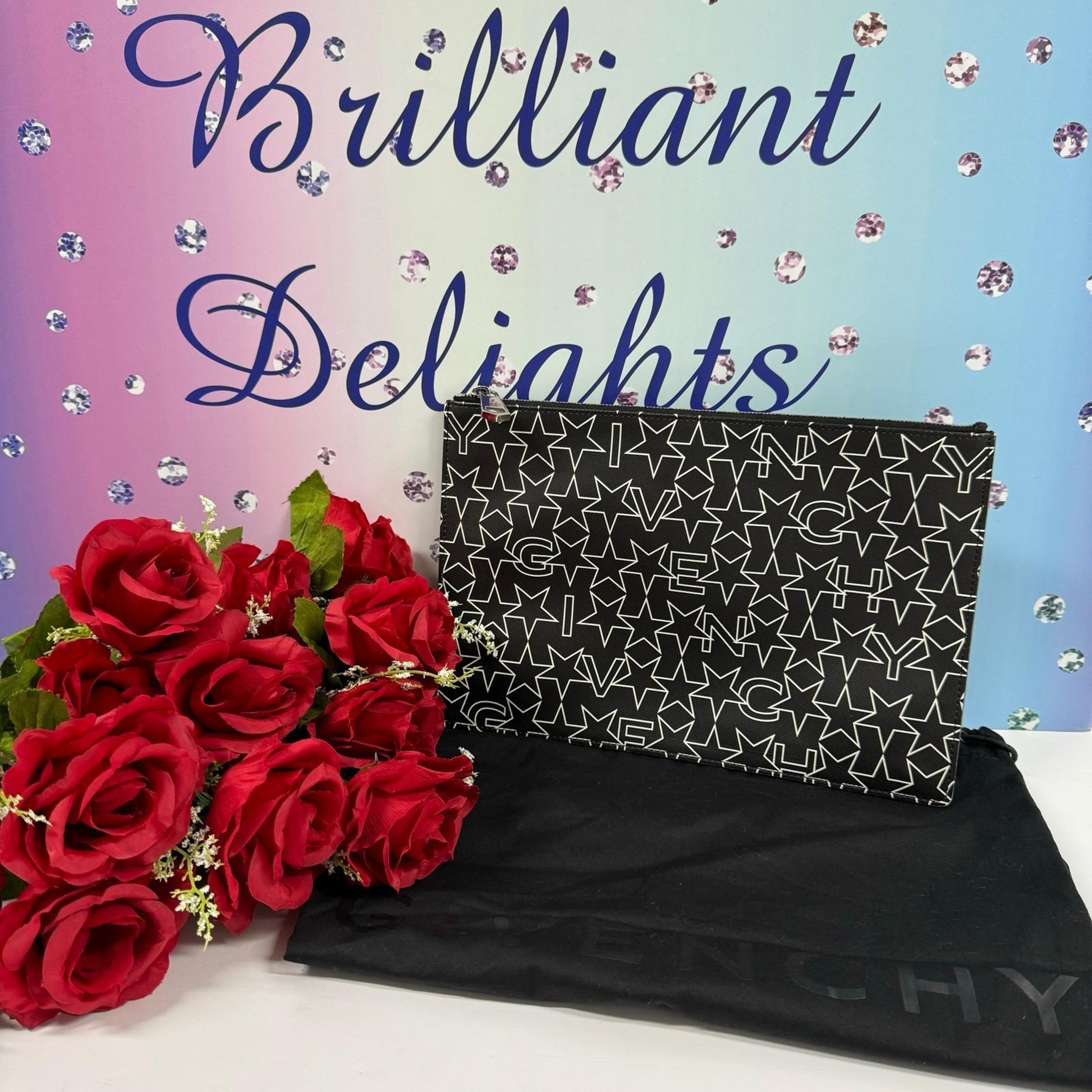 Givenchy star logo clutch bag NWOT ⭐️ $970 NO OFFERS