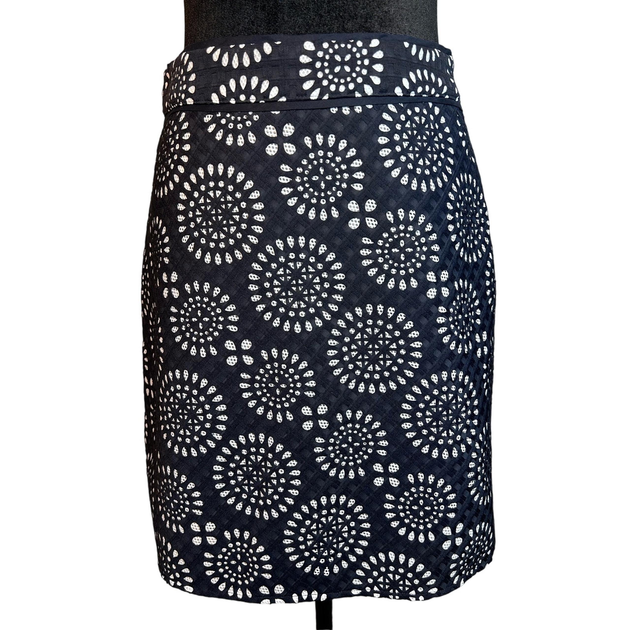 Michael Kors Eyelet Medallion Mini Skirt Size 4 Navy White Lining A-Line NWT