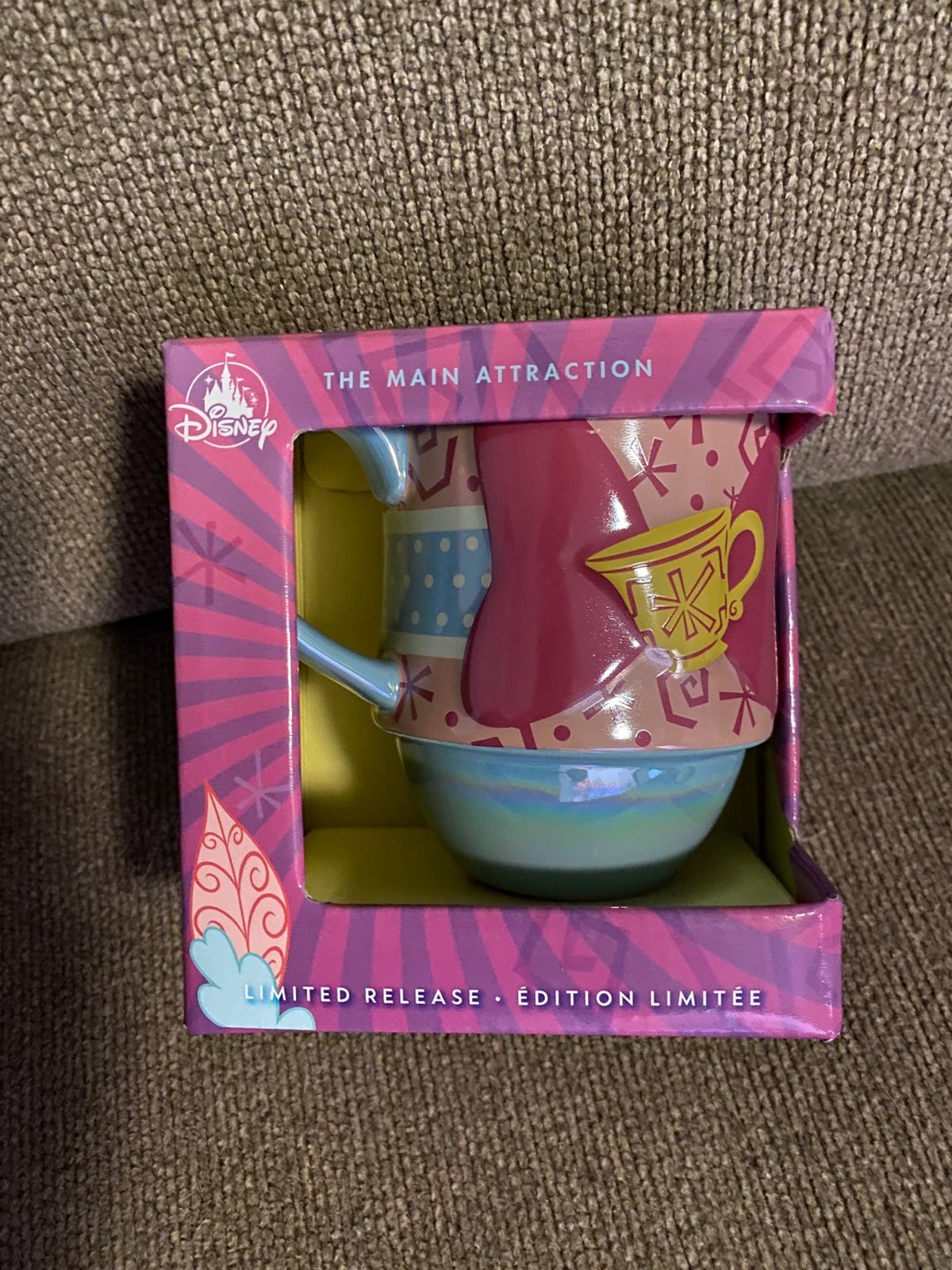 Minnie main attraction March Alice mug