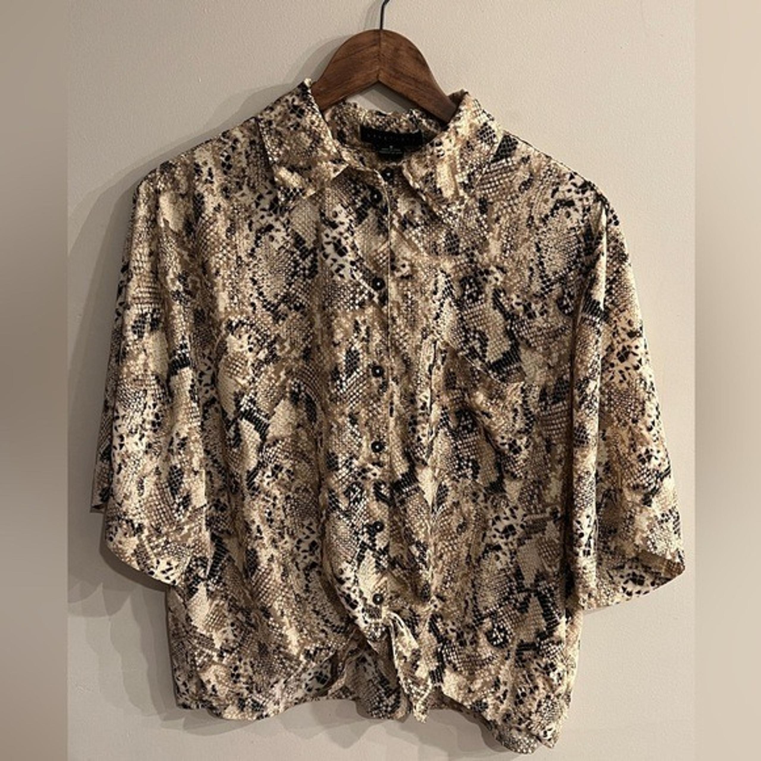 SANCTUARY Women’s Snake Print Collared Button Down Tie Front Top Size M