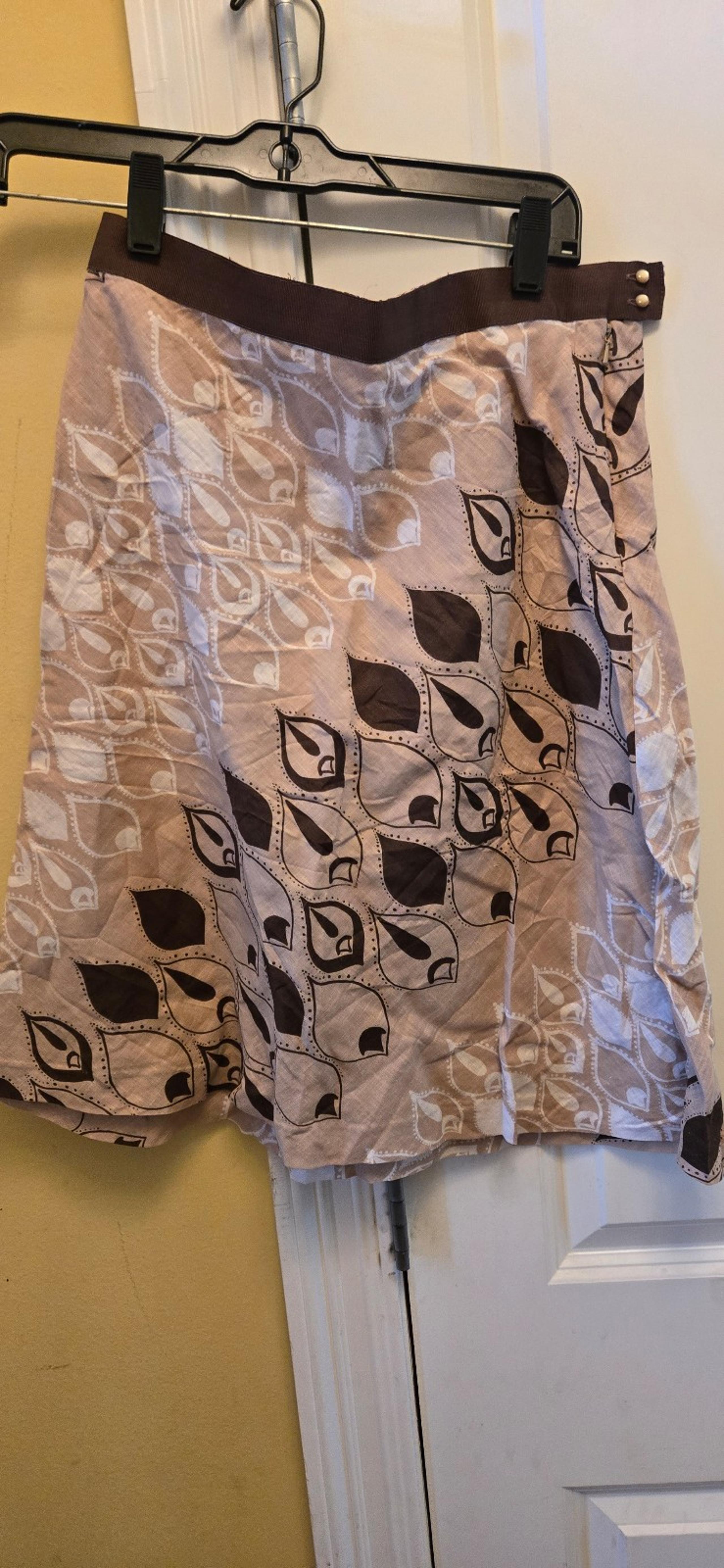 Old Navy Brown and Cream A-Line Embellished Skirt size 2