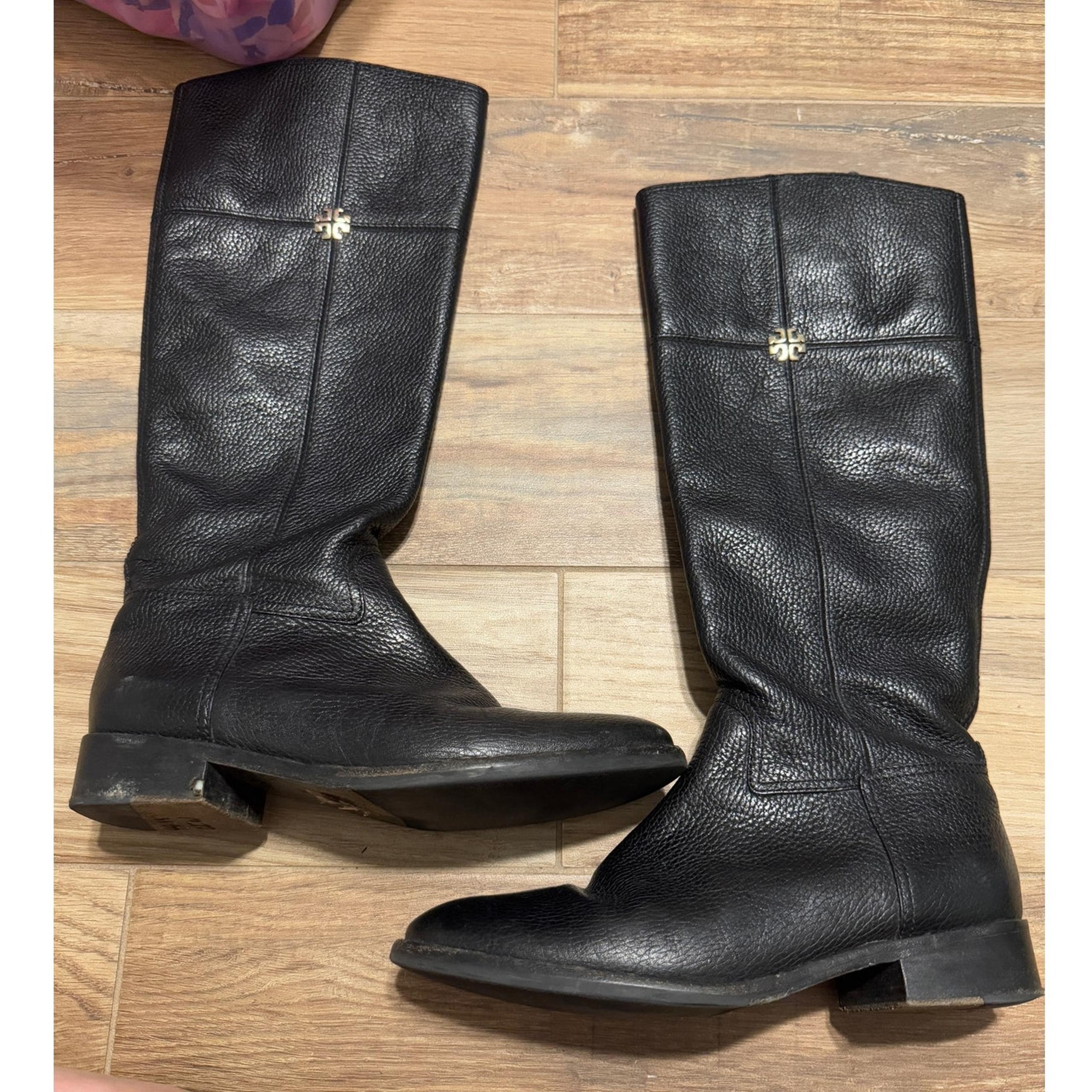 Tory Burch Jolie Riding Boots Size 8 Black Tumbled Leather Gold Logo Round Toe